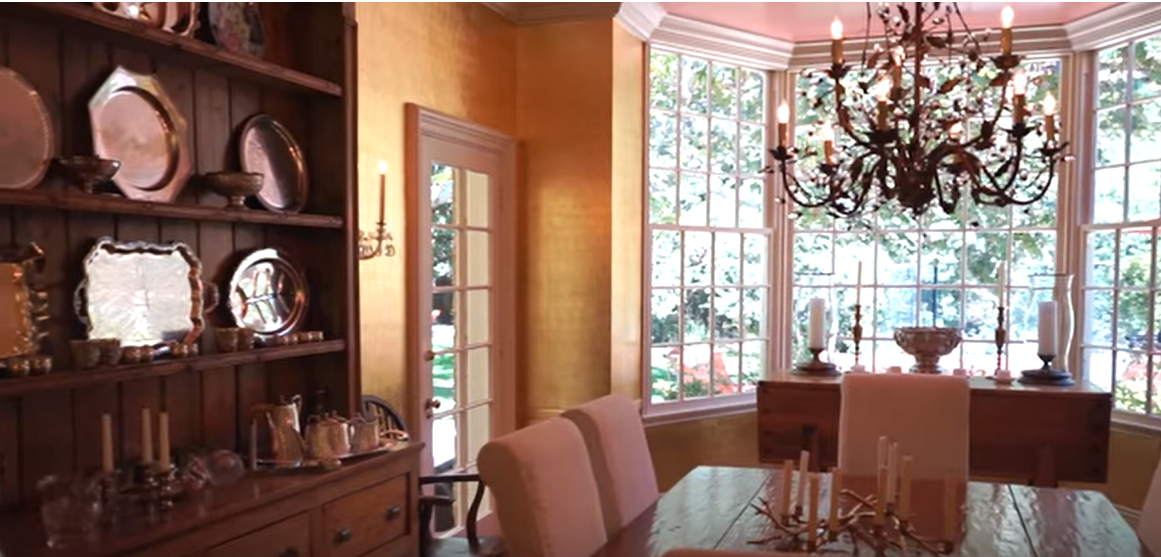 Donna Mill's Los Angeles home | Source: Youtube.com/@LosAngelesTime