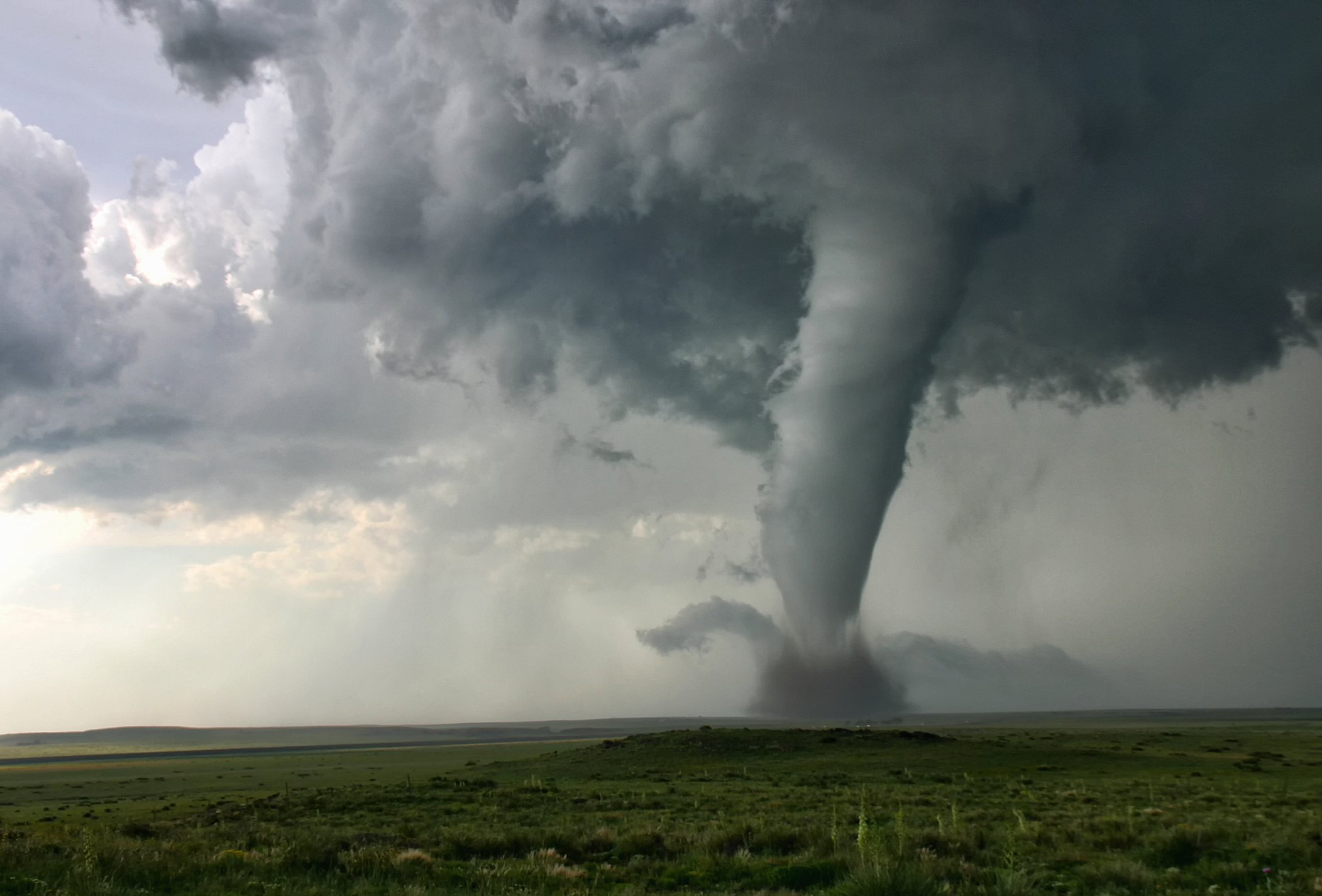 This tornado demonstrates "Barber Poling": the rotational bands twisting around the tornado itself, Campo, Colorado, USA . | Photo: Getty Images