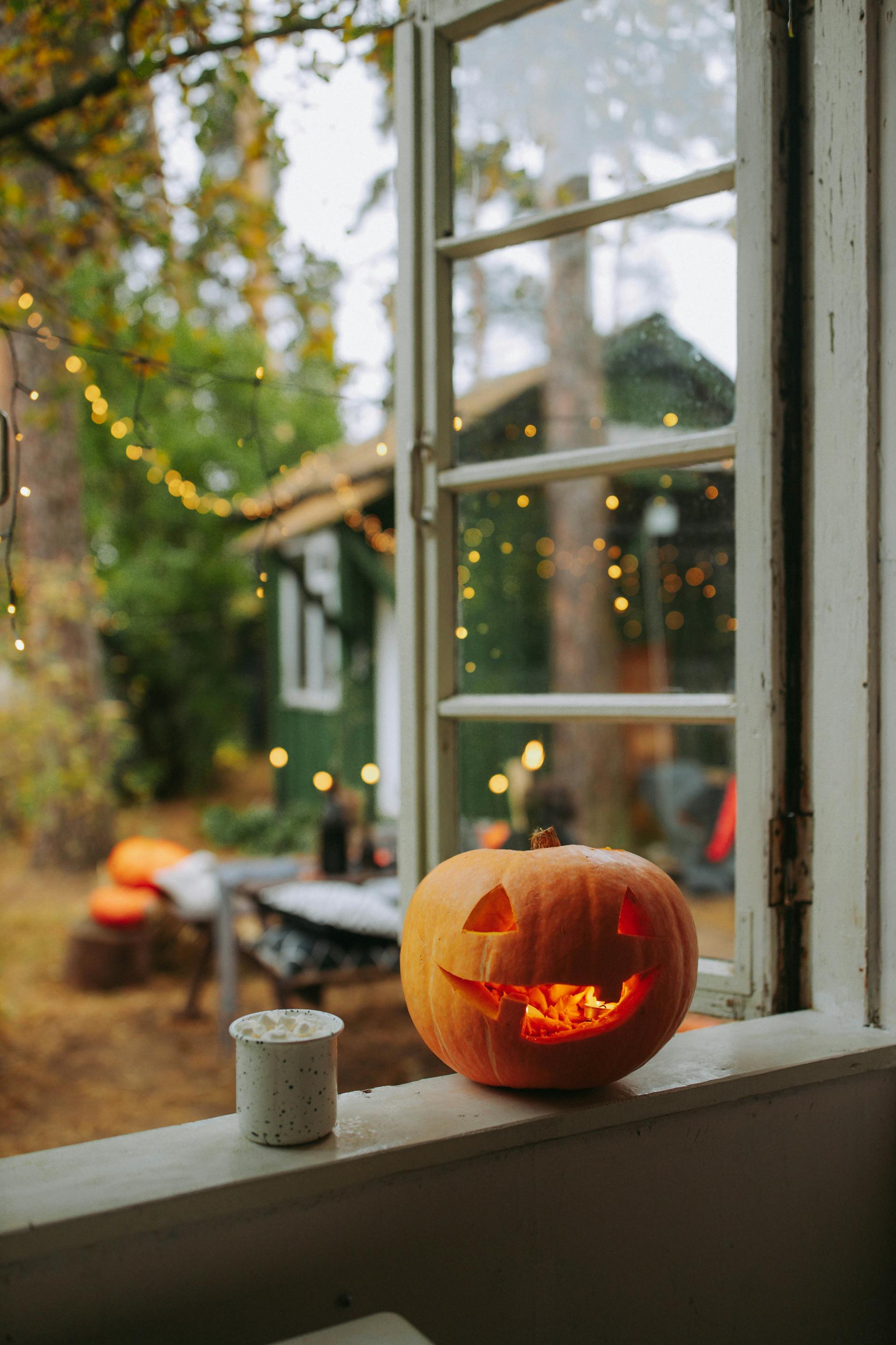 A jack-o'-lantern sitting on the window of a house during Halloween | Source: Pexels