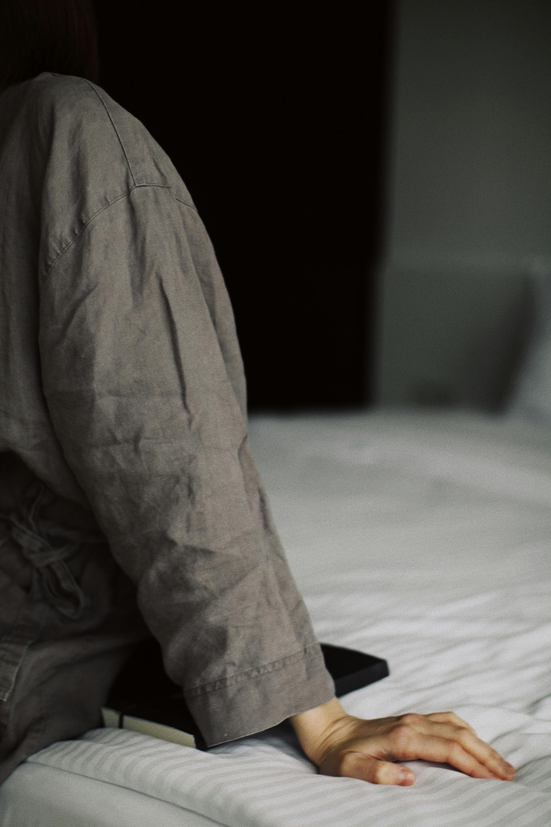 Close-up shot of a woman sitting on the bed | Source: Pexels