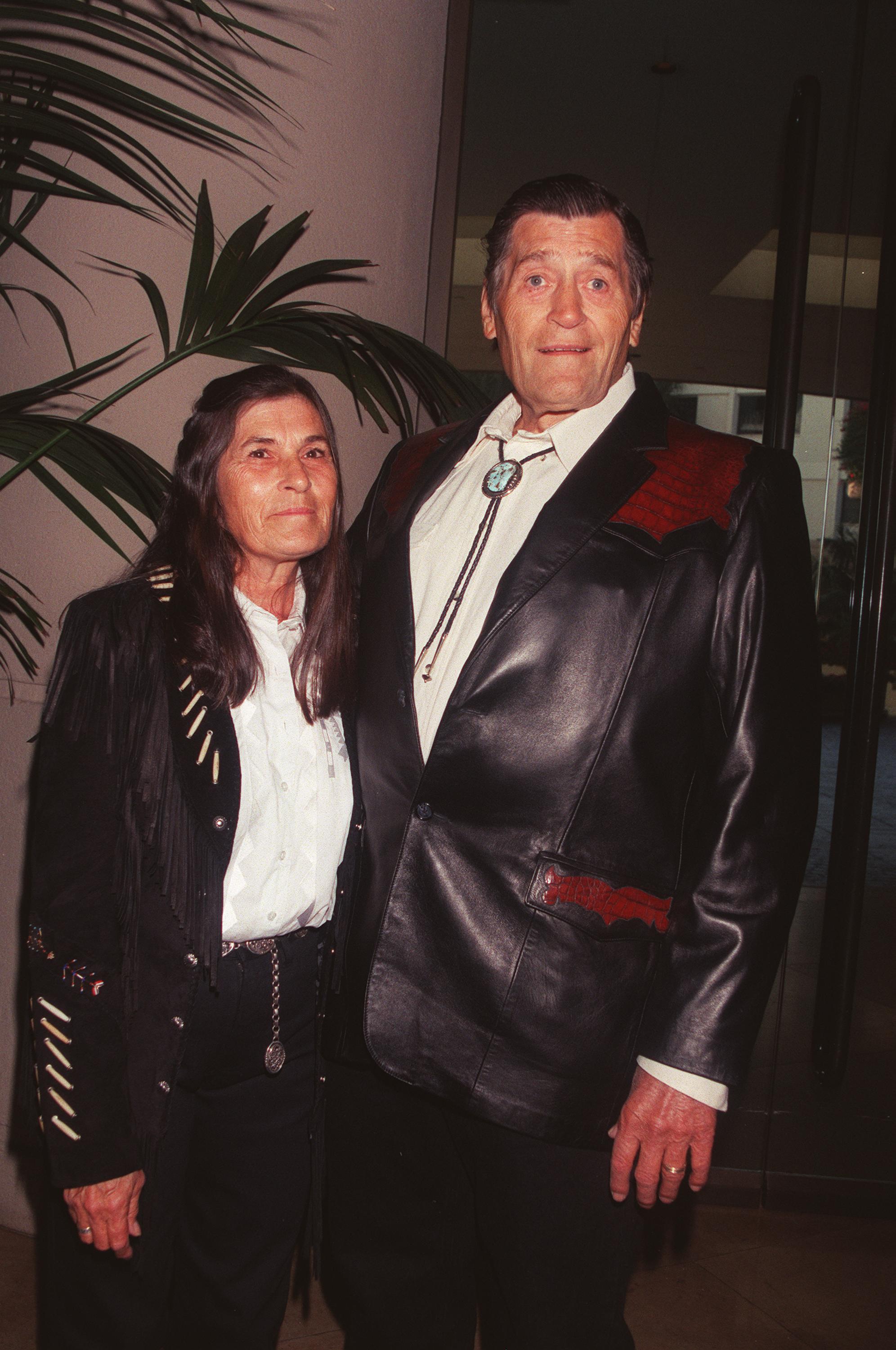 Clint Walker and his wife, Susan Cavallari, attend the 18th Annual Golden Boot Awards on August 5, 2000, in Beverly Hills, California. | Source: Getty Images