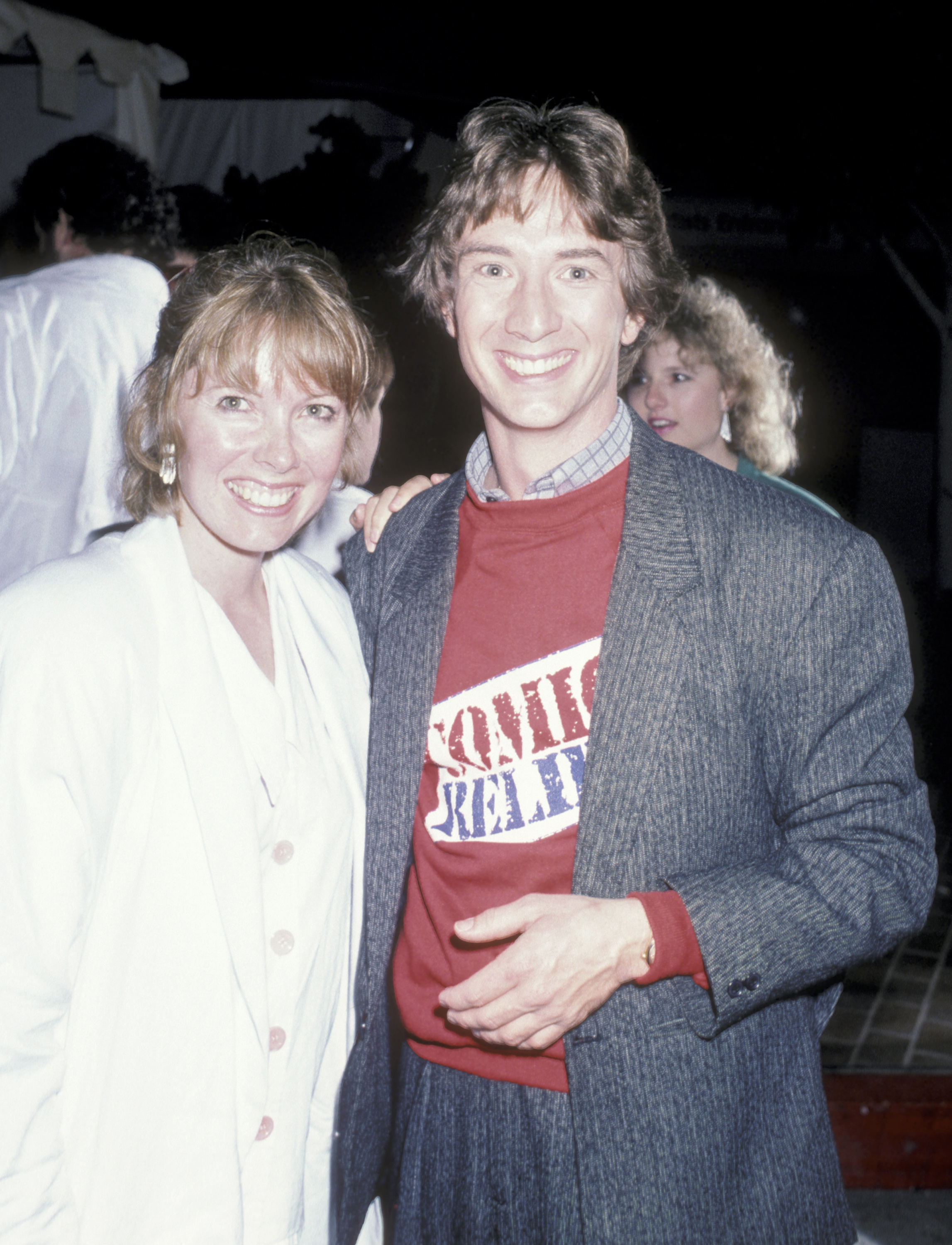 Nancy Dolman and Martin Short at the Comic Relief Benefit in Universal City, California on March 29, 1986. | Source: Getty Images