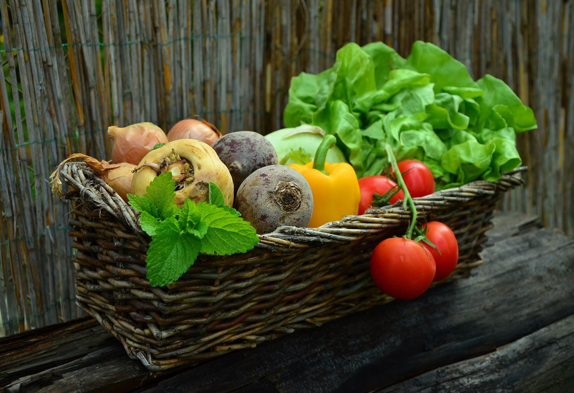 A display of vegetables. | Photo: Pixabay/congerdesign 