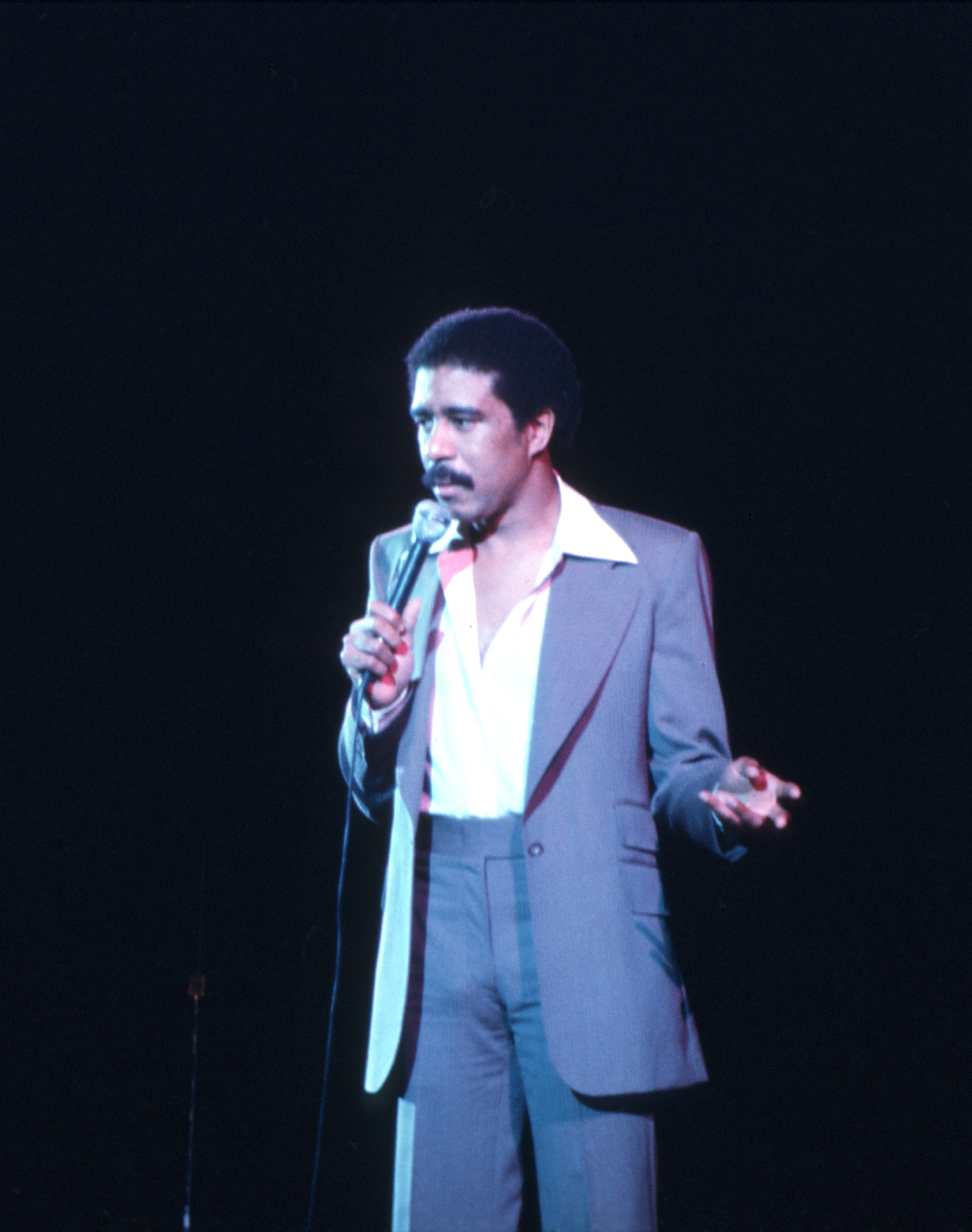 Richard Pryor performs live onstage, circa 1977, in Los Angeles, California. | Source: Getty Images
