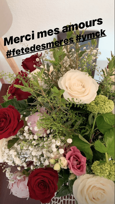 Le bouquet de fête des mères reçu par Karine Ferri | Source : Instagram / Karineferri