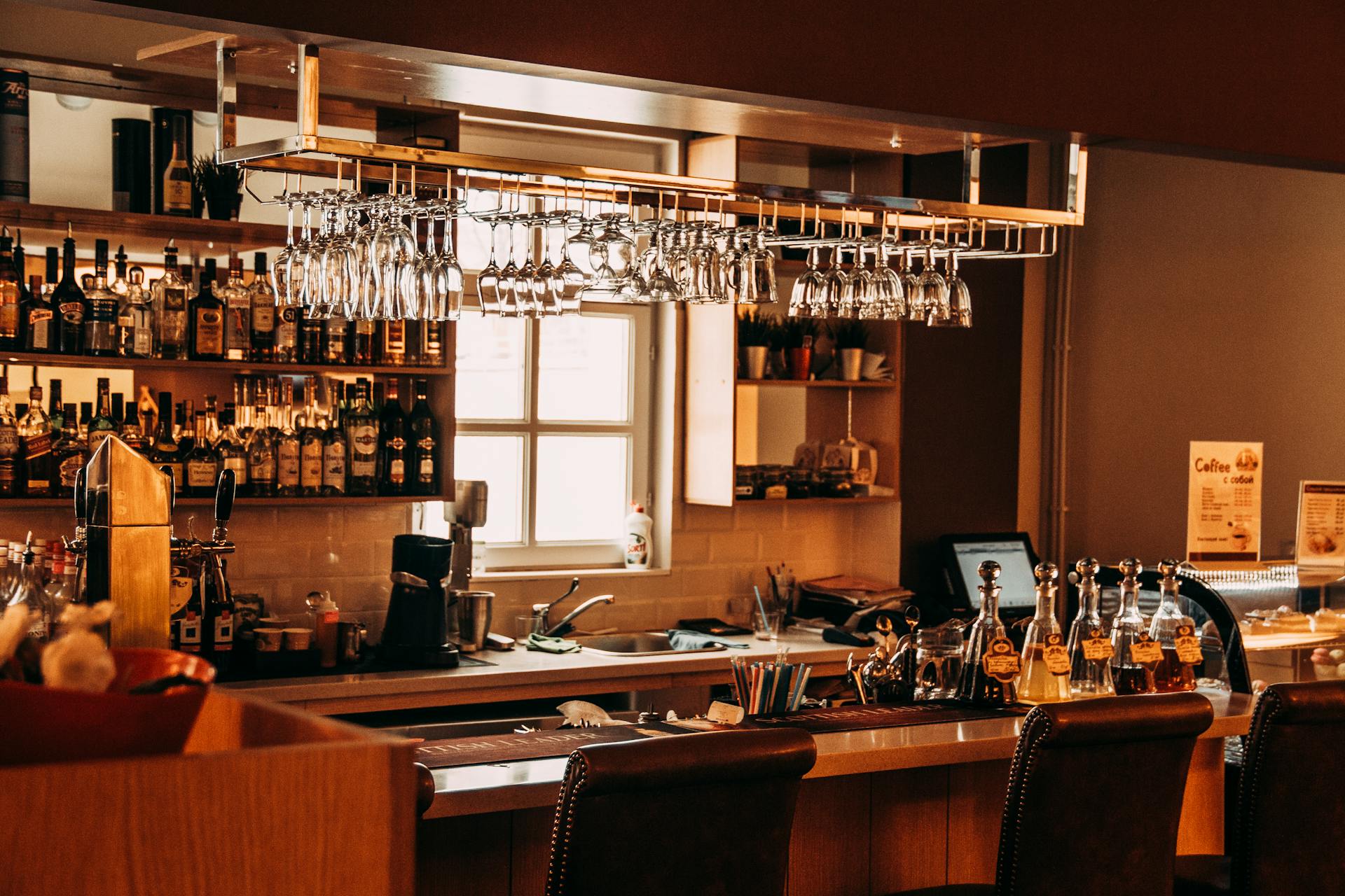 A hotel bar | Source: Pexels