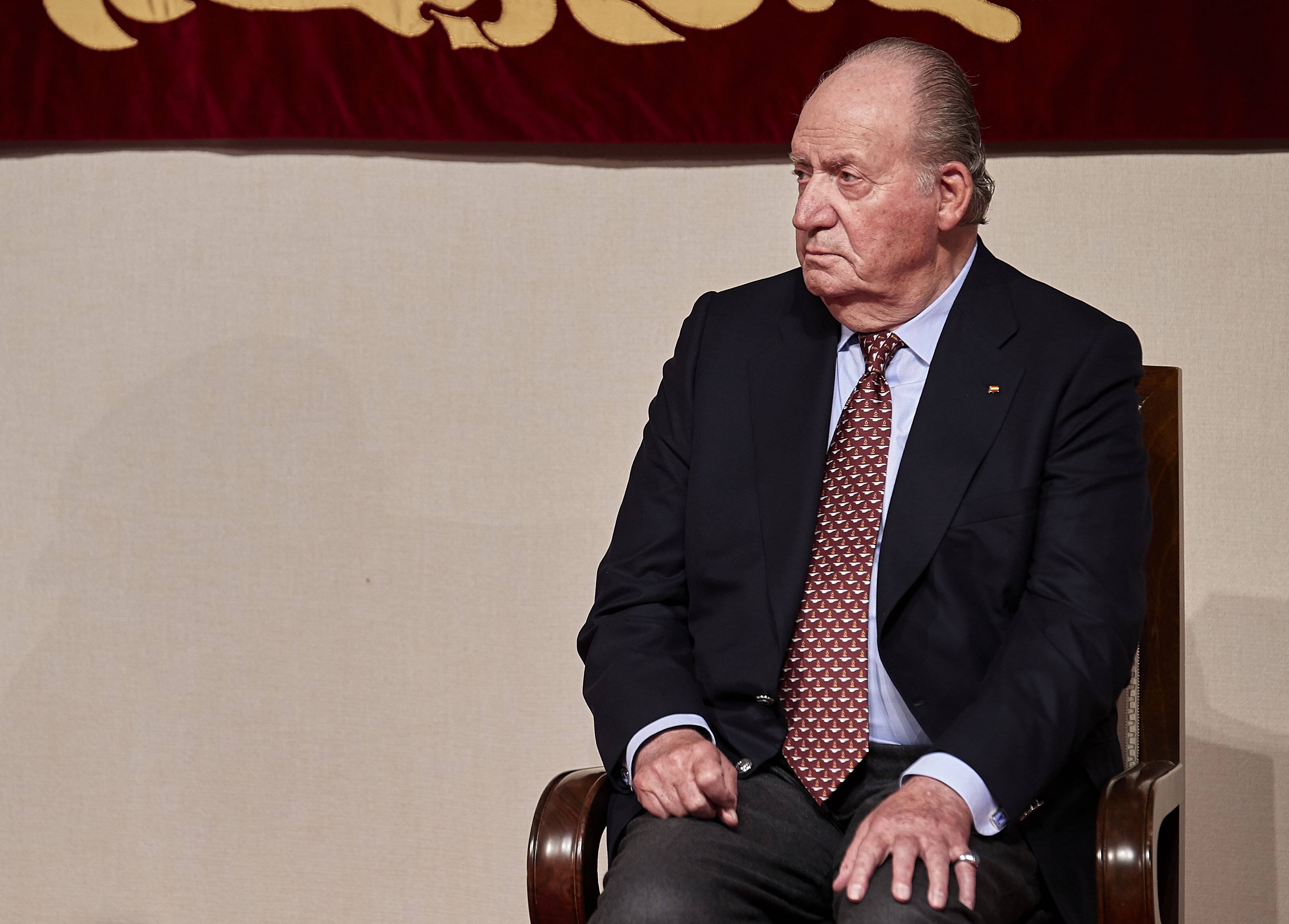 Le roi Juan Carlos à Saint-Jacques de Compostelle, en Espagne. | Photo : Getty Images