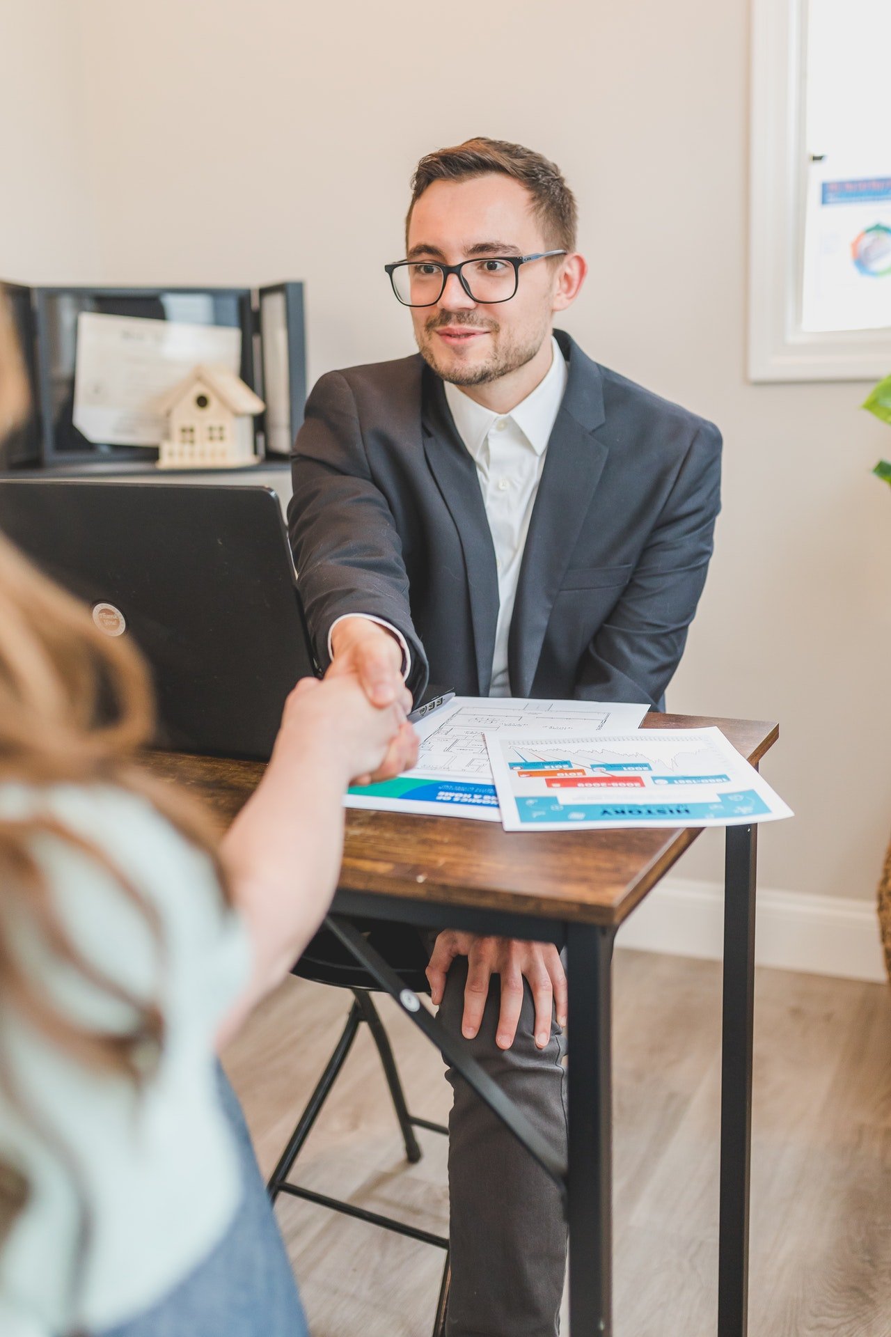 Tom loved being a realtor because it gave him hope for the world. | Source: Pexels