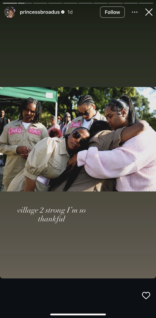 Cori Broadus's friends and family embracing each other. | Source: Instagram Story/princessbroadus