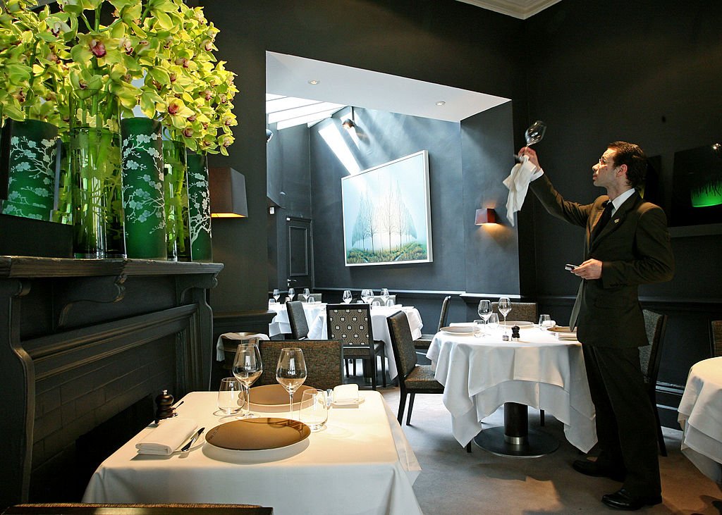 Gerald Diemt, head Sommelier at Launceston Place, cleans a wine glass in preparation for the lunch service at the restaurant in London, U.K., on April 3, 2008 | Photo: Getty Images