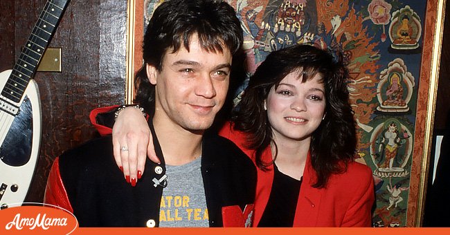 Eddie Van Halen and Valerie Bertinelli on February 18, 1995 in New York City | Source: Getty Images 
