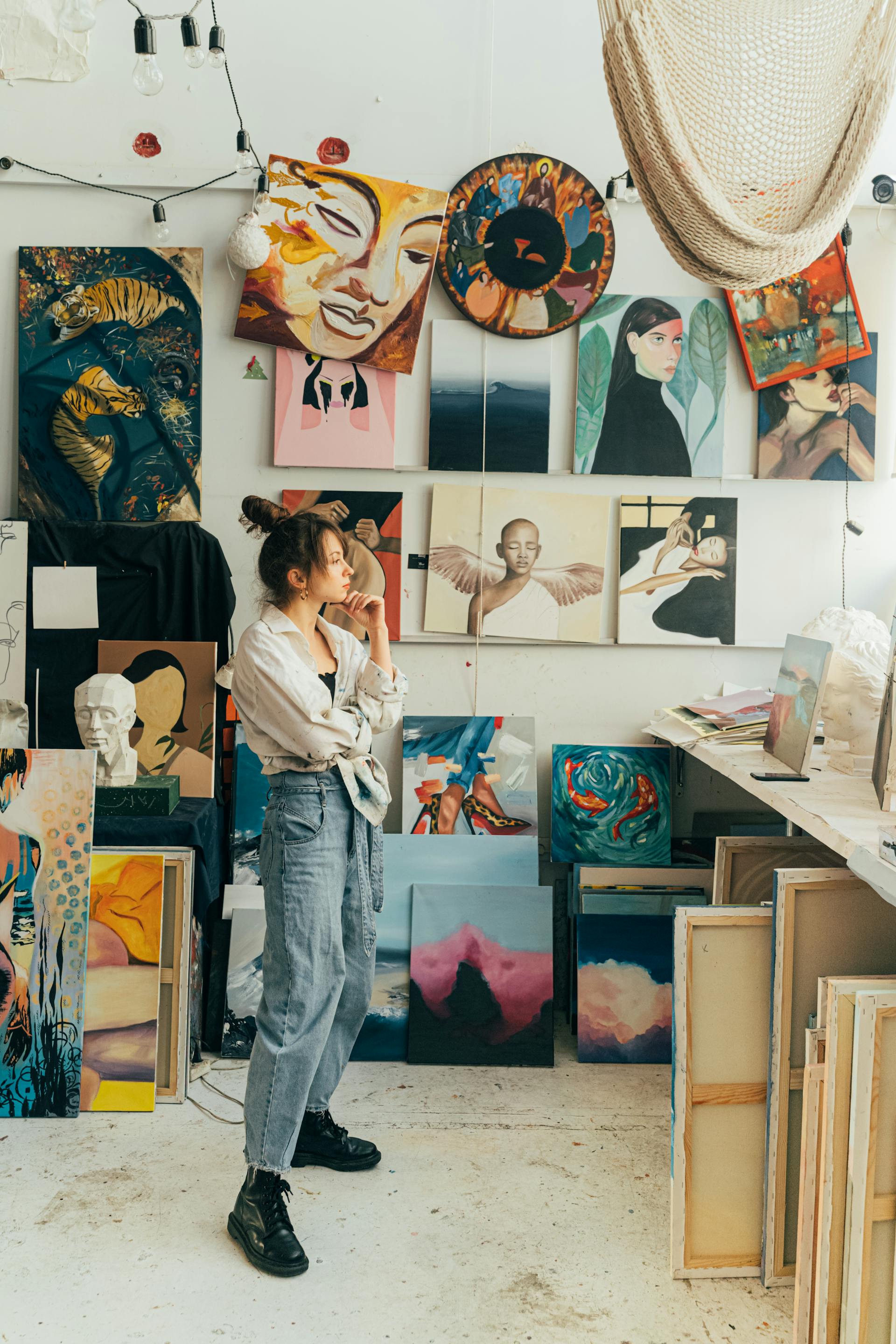 A woman standing in an art gallery | Source: Pexels