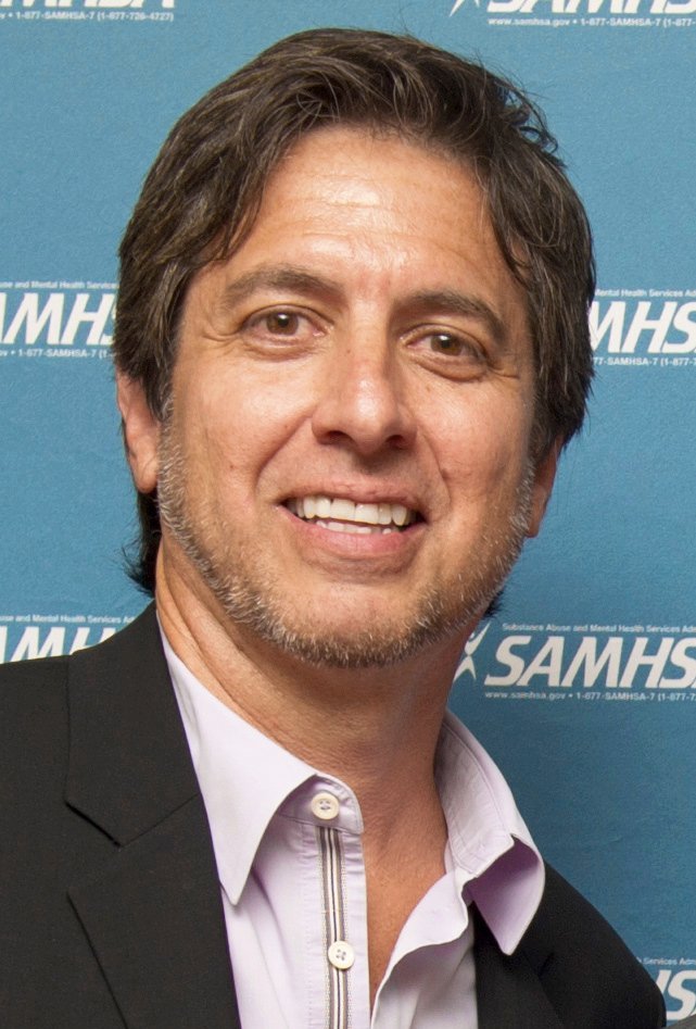 Ray Romano pose for a photo during the 2014 Voice Awards held on August 13 at Royce Hall on the campus of UCLA | Photo: Wikimedia Commons Images