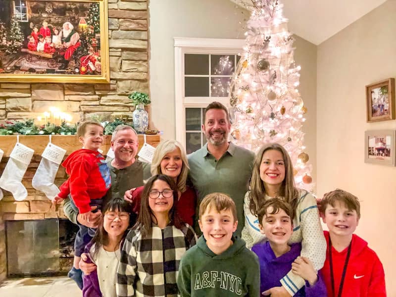 Mandy's parents asked for privacy but also for prayers. Here's the whole clan celebrating the new year on a photo posted on January 1, 2025. | Source: Facebook/Steve Lawwill