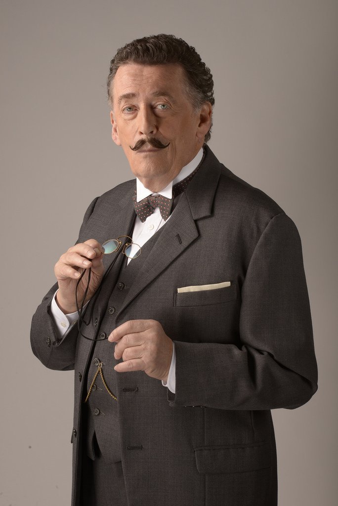 Robert Powell como Poirot en 'Black Coffee'. | Imagen: Flickr Robert Powell como Poirot en 'Black Coffee'. | Imagen: Flickr