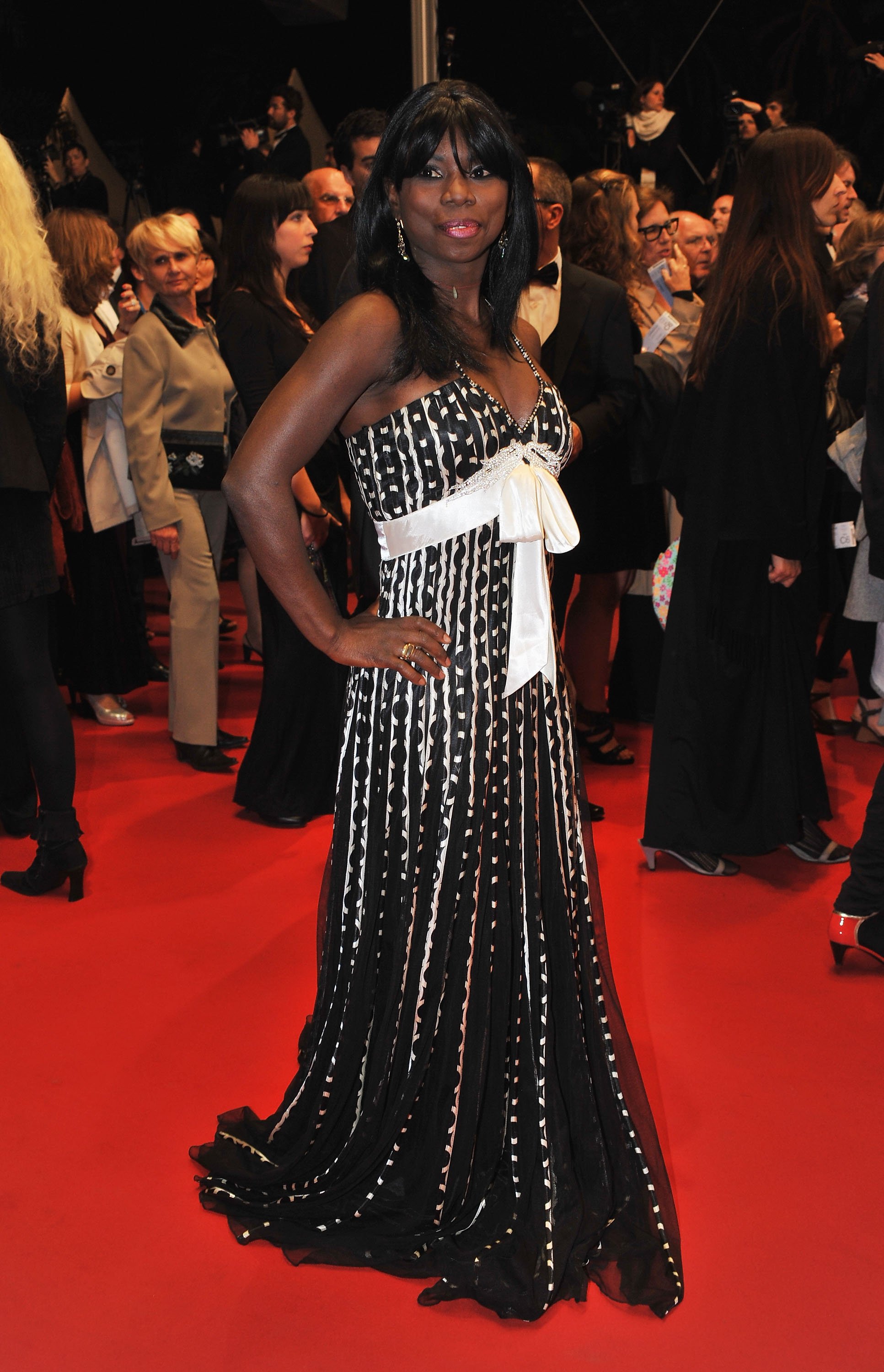 Figure skater Surya Bonaly departs the "Another Year" Premiere at the Palais des Festivals during the 63rd Annual Cannes Film Festival on May 15, 2010 | Photo: Getty Images