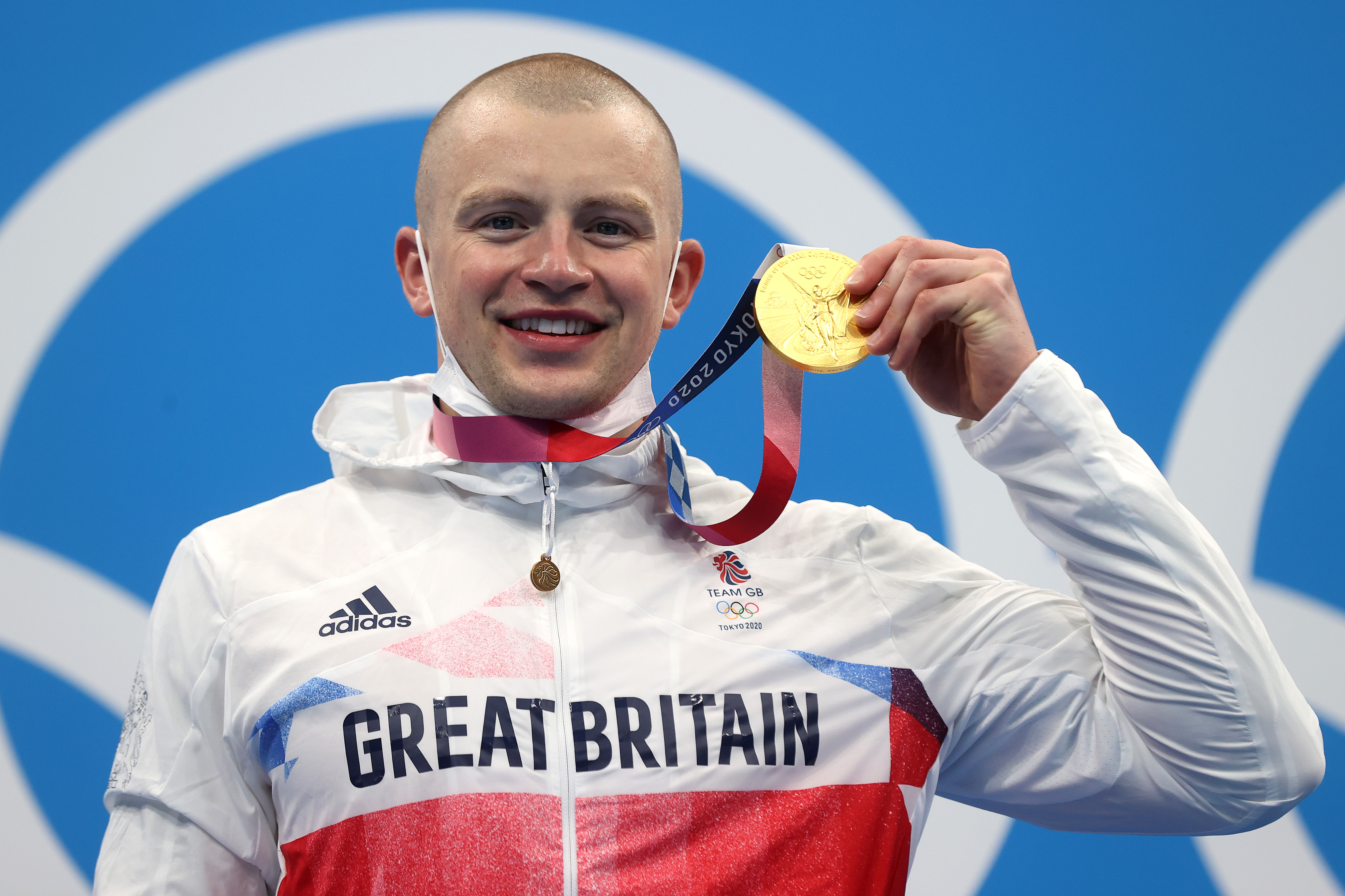 Adam Peaty poses with the gold medal for the Men's 100m Breaststroke Final at the Tokyo 2020 Olympic Games on July 26, 2021, in Tokyo, Japan. | Source: Getty Images