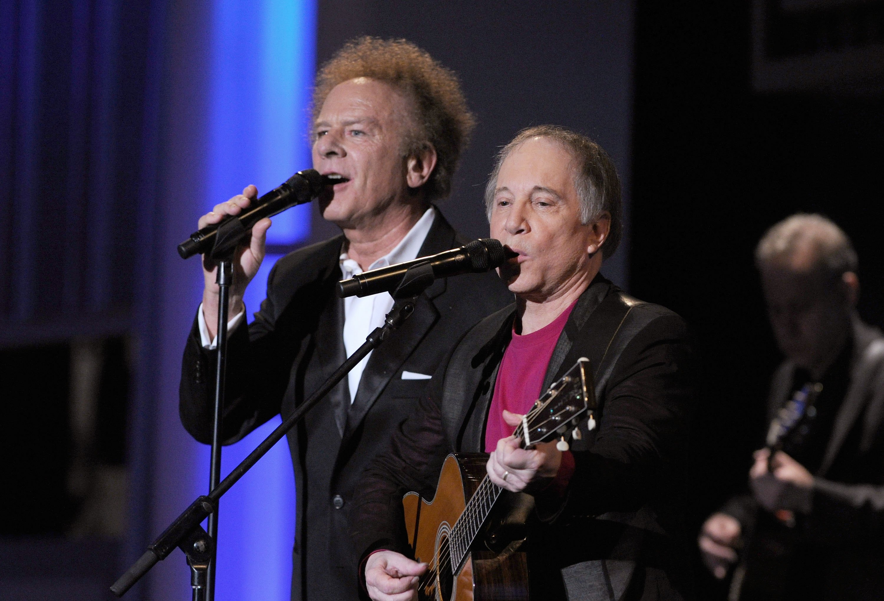 Paul Simon and Art Garfunkel performing in California in 2010. | Source: Getty Images 