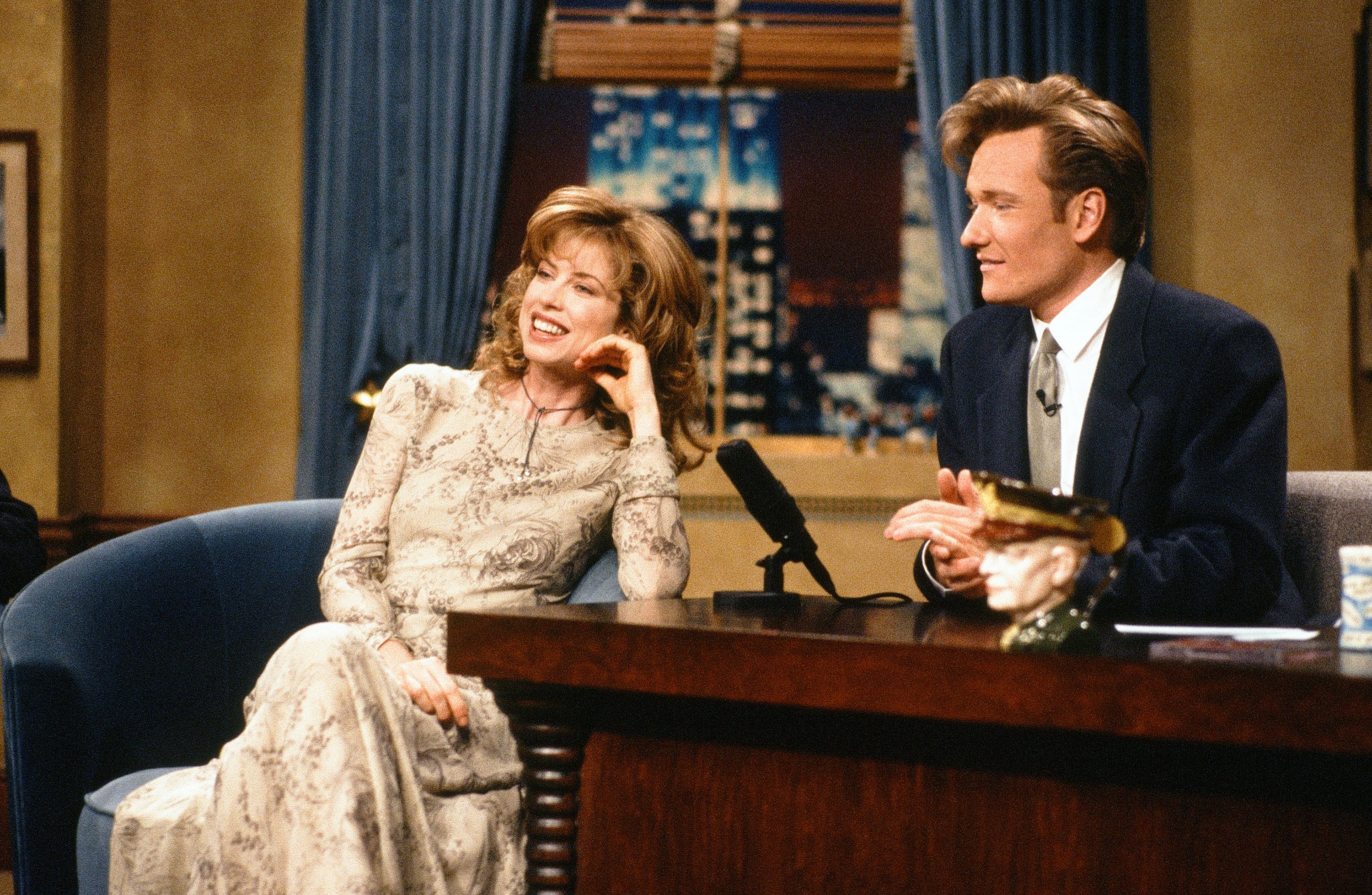   Julianne Phillips and Conan O'Brien on “Late Night With Conan O’Brien”on September 21, 1993. | Source: Getty Images