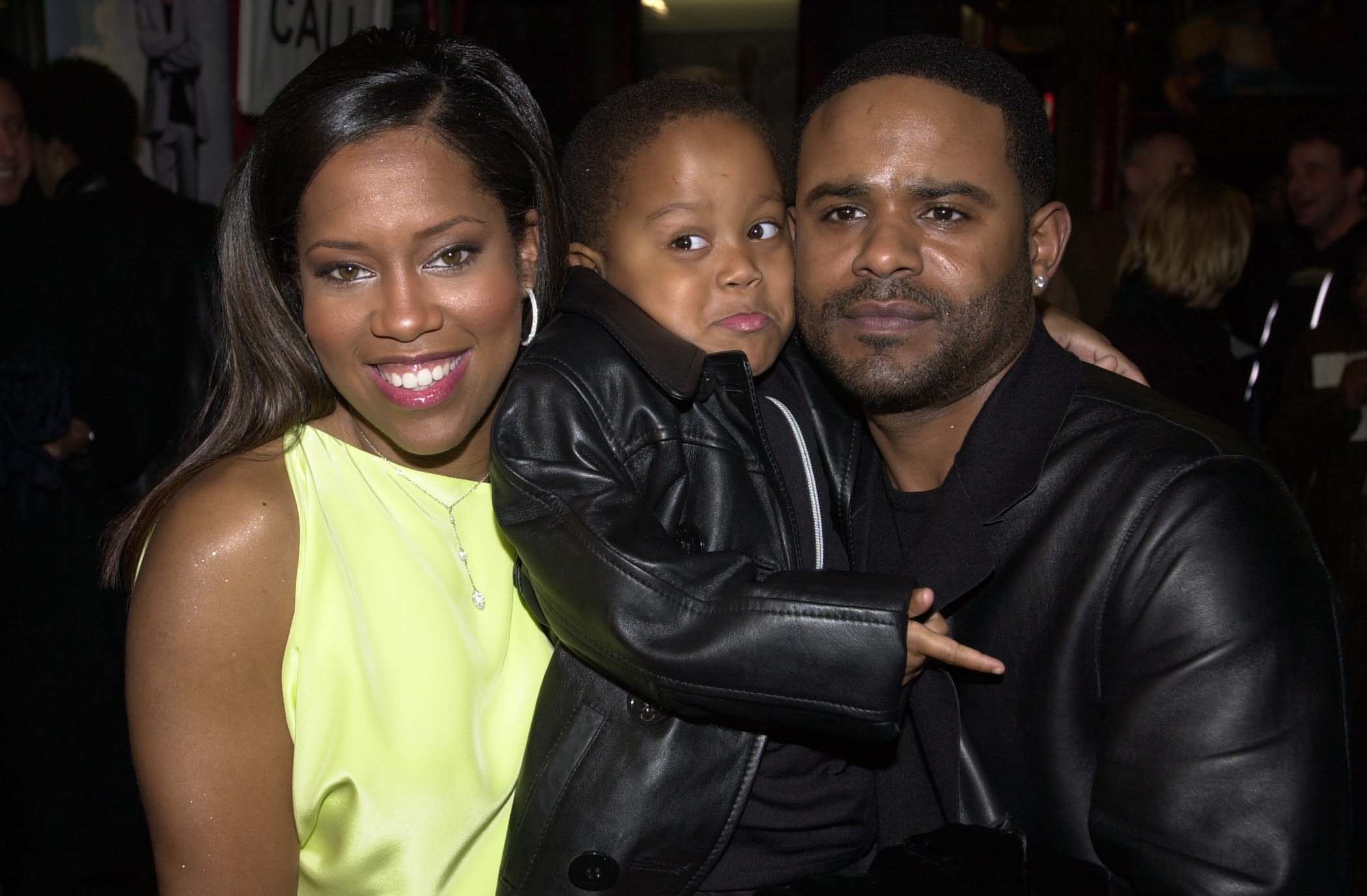 Regina King, Ian Alexander Jr and Ian Alexander during Down to Earth Premiere, 2001 | Photo: Getty Images