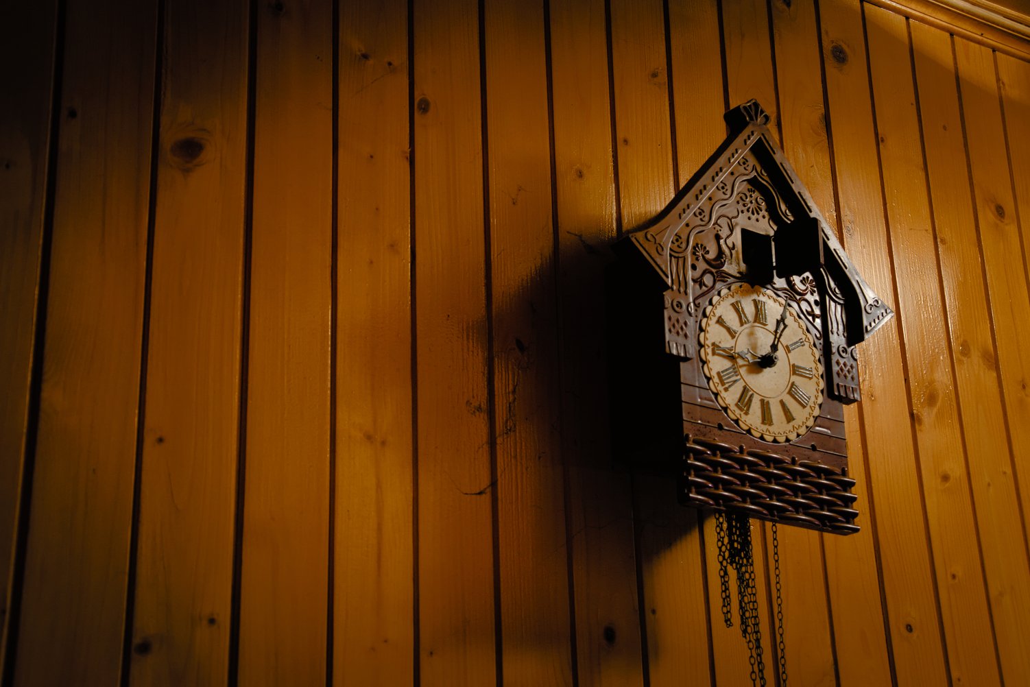 Old wooden cuckoo clock | Photo: Shutterstock