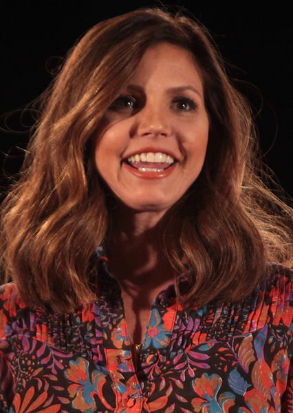 Charisma Carpenter speaking at the 2015 Phoenix Comicon at the Phoenix Convention Center. | Source: Wikimedia Commons