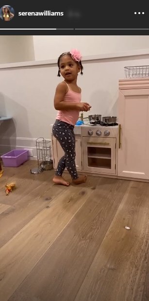 Serena Williams and Alexis Ohanian's daughter Olympia plays in her mini kitchen. | Source: Instagram/serenawilliams