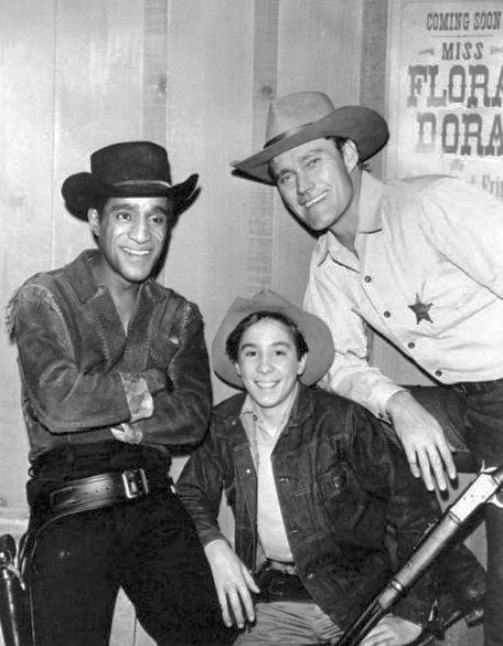 Publicity photo from the television program "The Rifleman" with Sammy Davis, Jr., Johnny Crawford, and Chuck Connors in 1962. | Source: Wikimedia Commons.