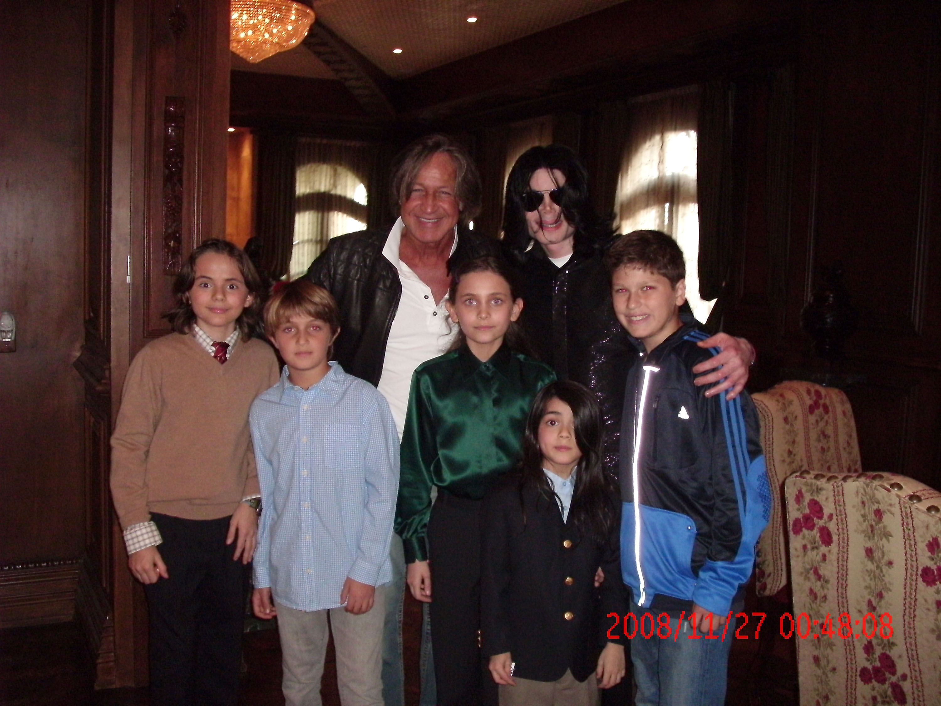 Michael Jackson (third right) poses with real estate developer Mohamed Hadid (third left), Hadid’s children, and his own — Michael Joseph Jr. (left), Paris Michael Katherine (center), and Prince Michael II (second right) — at the Jackson family’s Holmby Hills residence in Westwood, California, on November 27, 2008. The rare family photo offers a glimpse into the King of Pop’s private world just months before his passing.