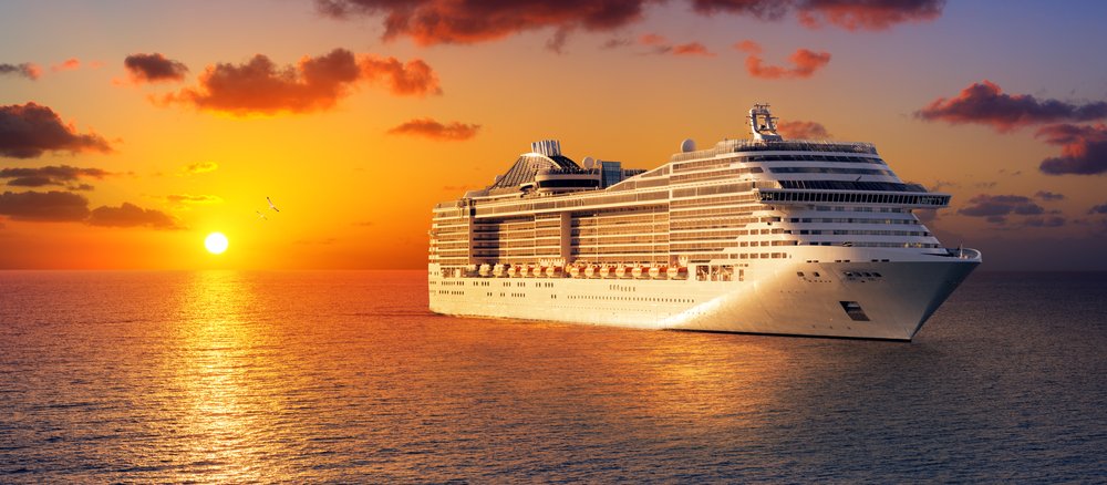 A photo of cruise at sunset in the ocean. | Photo: Shutterstock