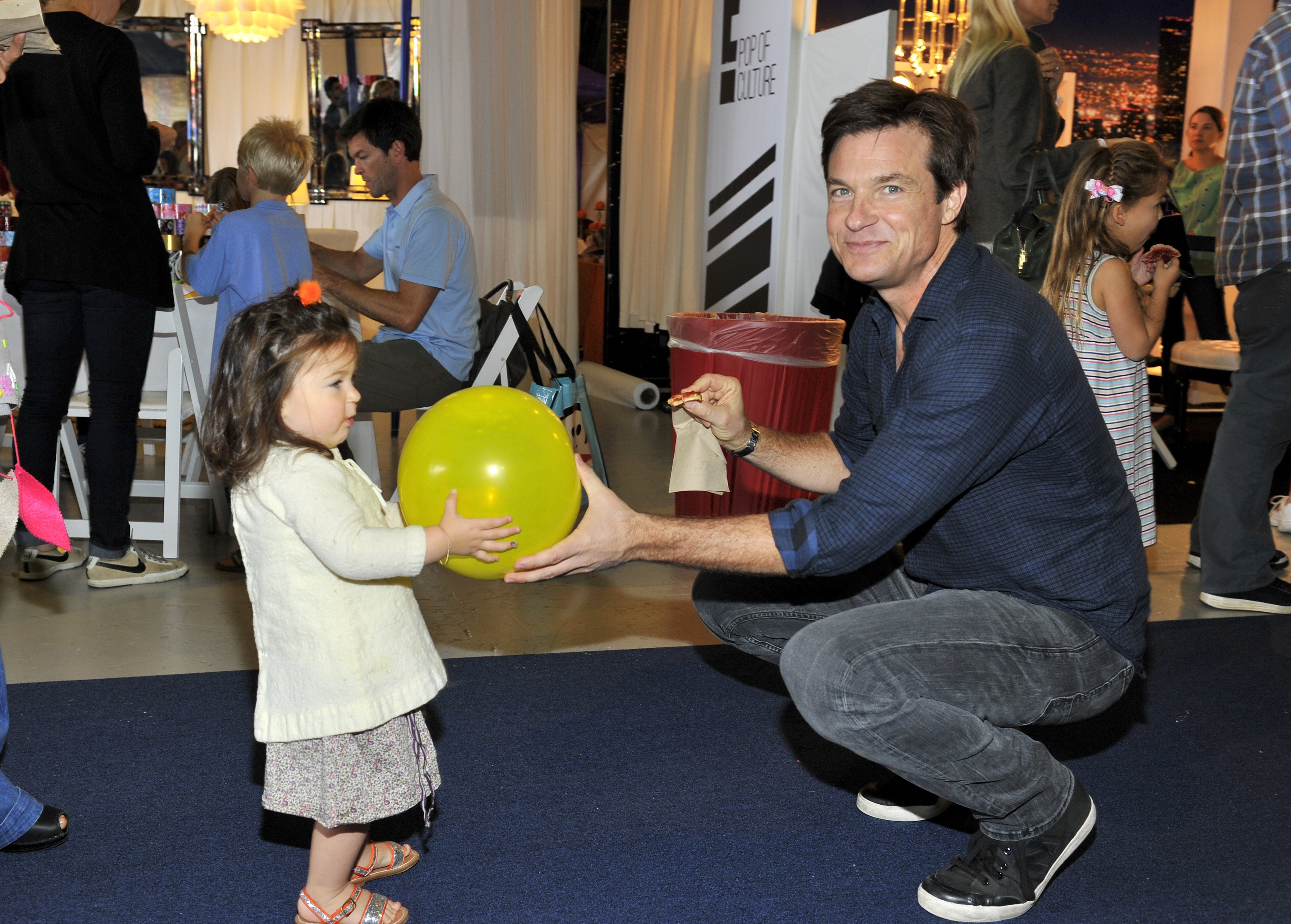 Jason Bateman and daughter Maple Sylvie attend the P.S. Arts Express Yourself 2013 event held at Barker Hangar on November 17, 2013, in Santa Monica, California | Source: Getty Images