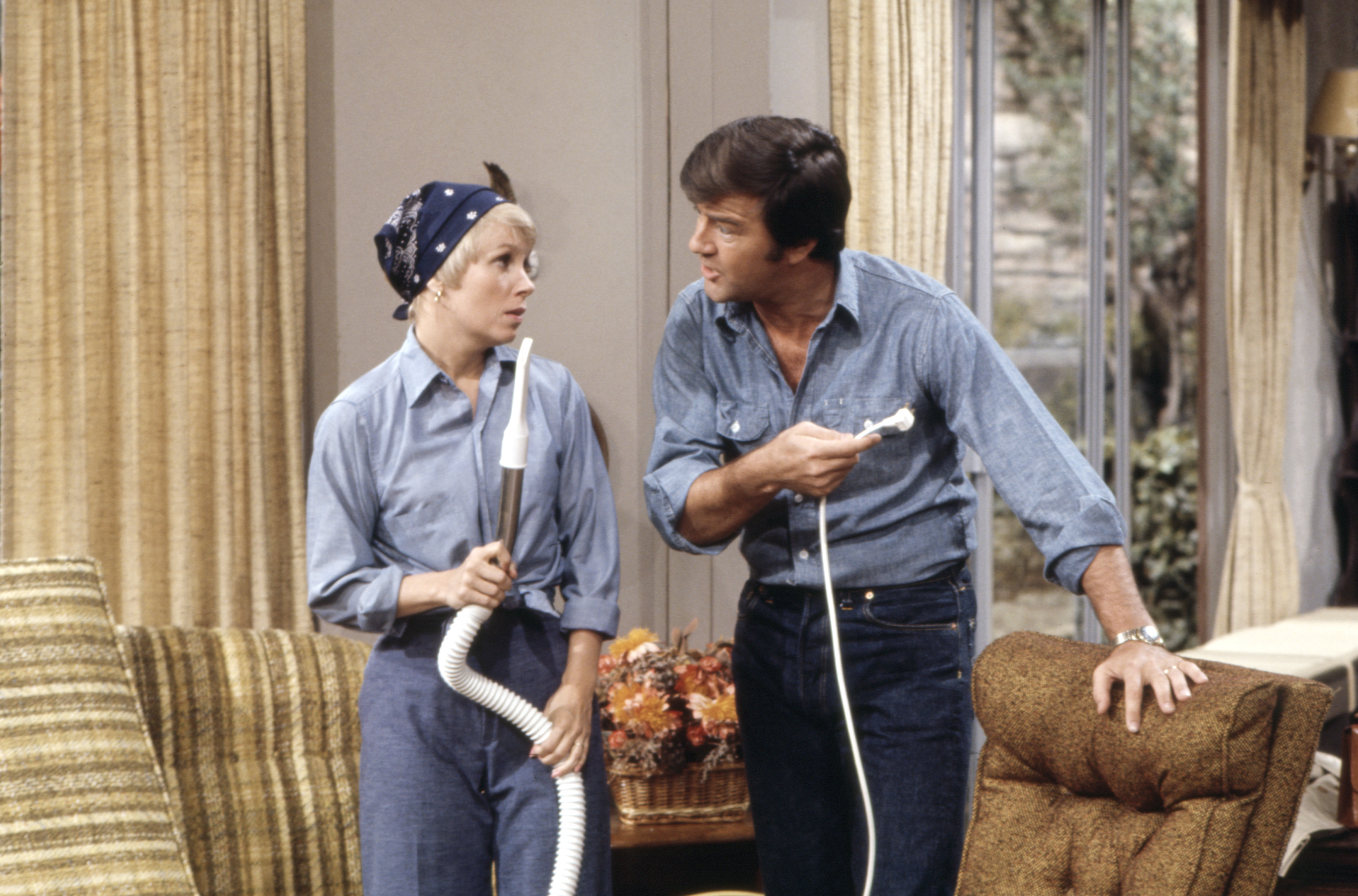 Joyce Bulifant and Ron Masak in an episode of "Love Thy Neighbor" circa 1973 | Source: Getty Images
