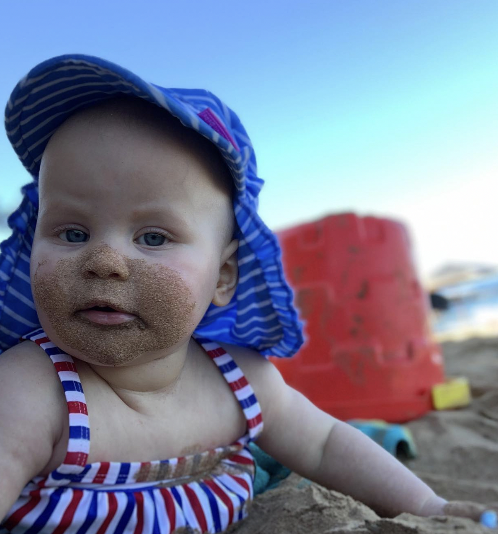 A picture of Aspen on the beach, from a post dated April 27, 2020 | Source: Instagram/reedchoward