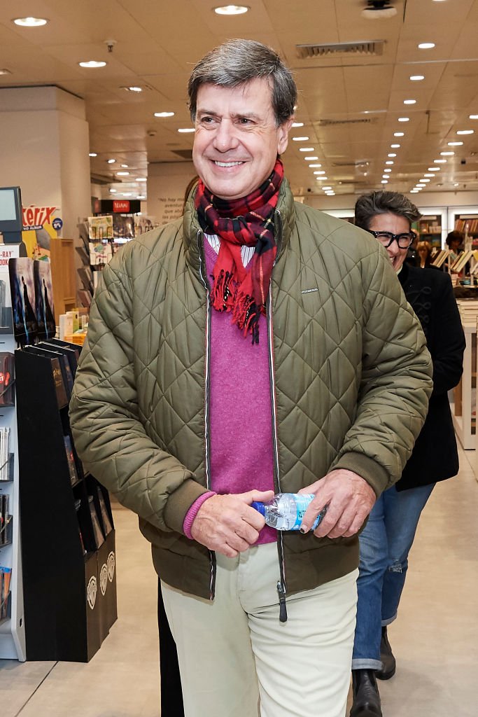Cayetano Martínez de Irujo firmando copias de su libro 'De Cayetana a Cayetano' en la tienda de El Corte Inglés el 17 de diciembre de 2019 en Madrid, España. | Foto: Getty Images Cayetano Martínez de Irujo firmando copias de su libro 'De Cayetana a Cayetano' en la tienda de El Corte Inglés el 17 de diciembre de 2019 en Madrid, España. | Foto: Getty Images