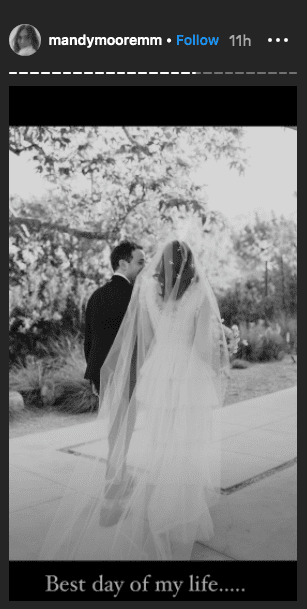 Mandy Moore and her husband, Taylor Goldsmith, during their wedding ceremony. | Photo: Instagram/mandymooremm