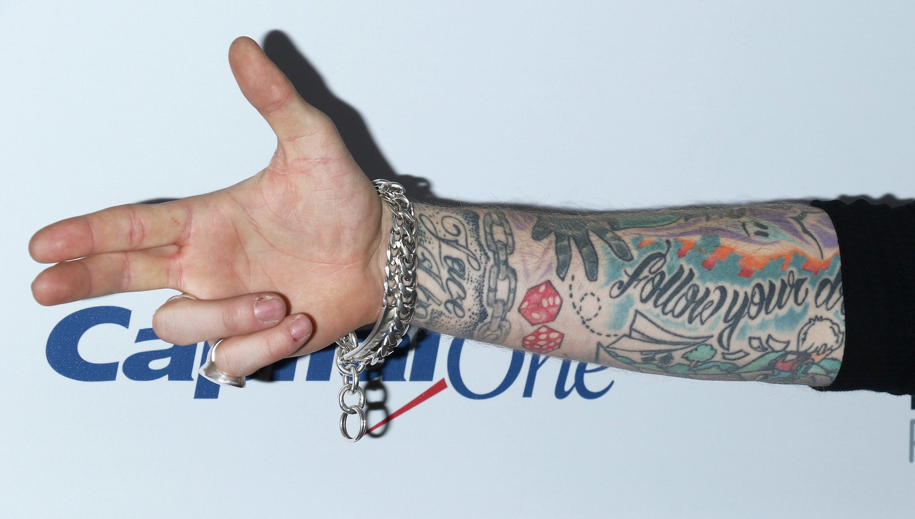 A closer look at Machine Gun Kelly's "Lace up" and "Follow Your Dreams" tattoos. | Source: Getty Images