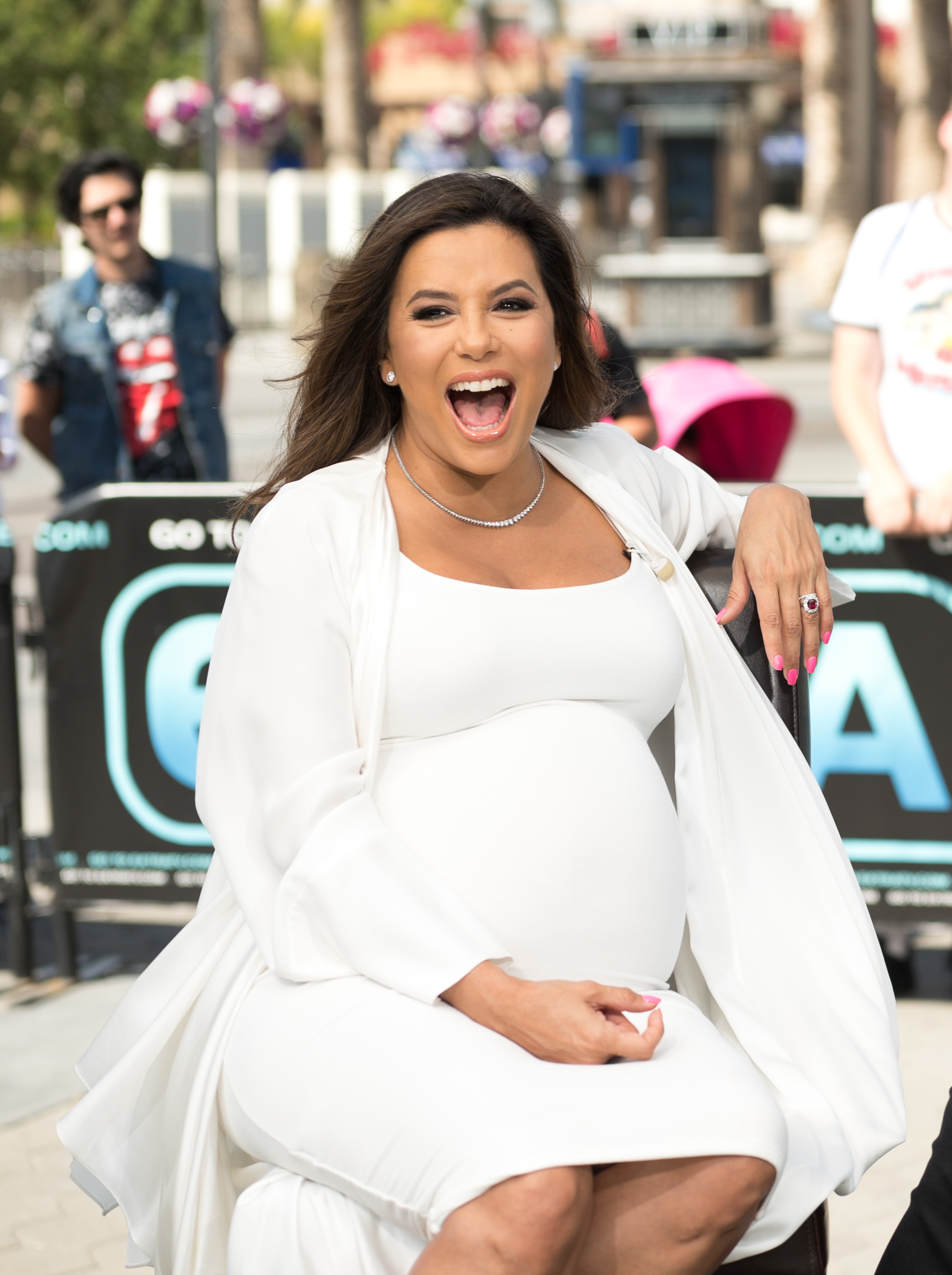 Eva Longoria at "Extra" at Universal Studios Hollywood on May 8, 2018, in Universal City, California. | Source: Getty Images