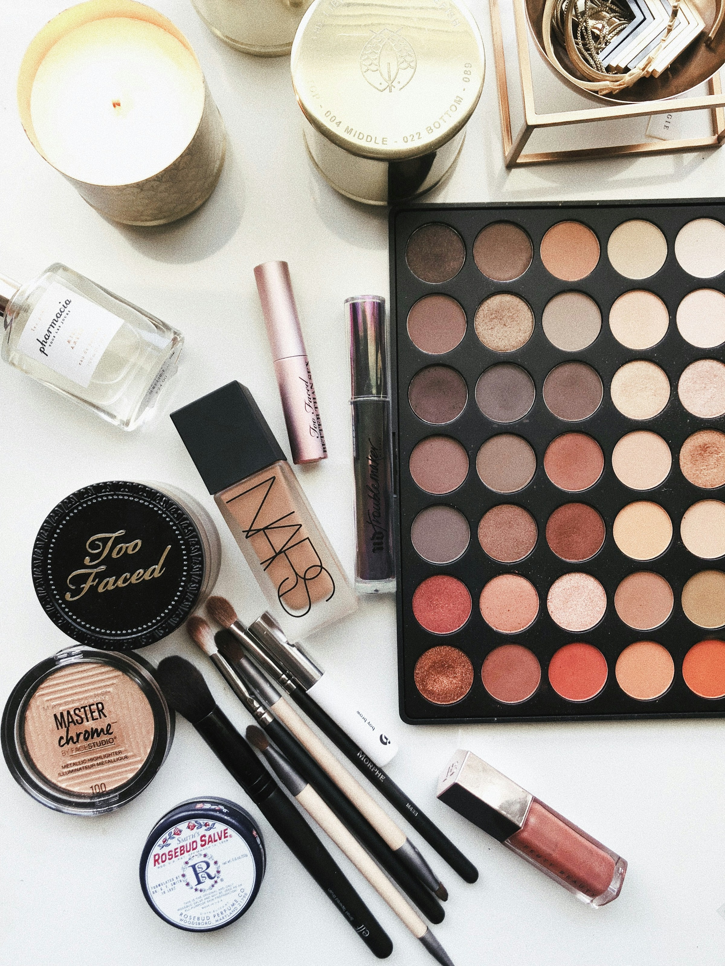 Close-up of makeup palette | Source: Unsplash