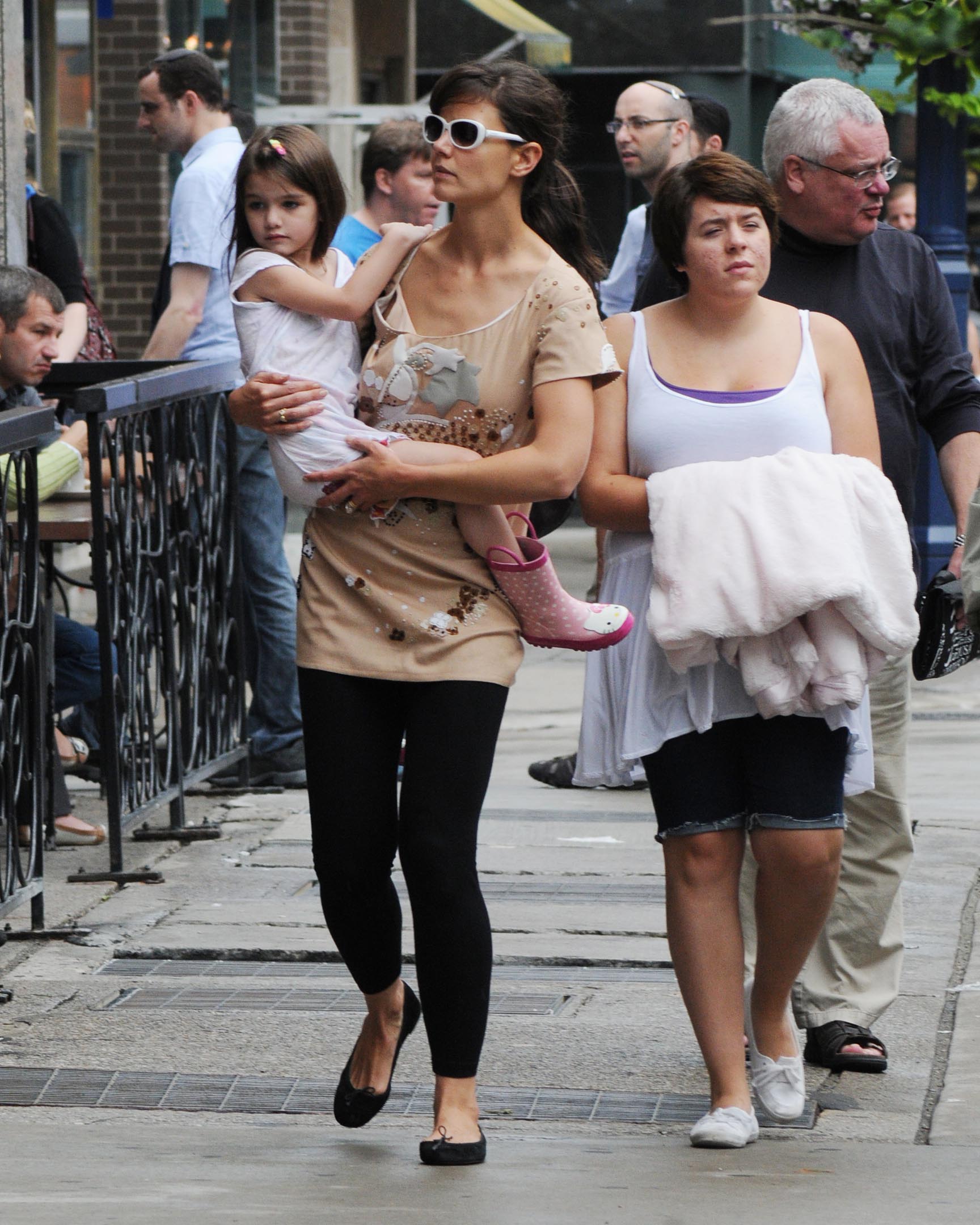 Katie Holmes with Suri and Bella Cruise on the streets of Toronto on August 22, 2010, in Canada. | Source: Getty Images