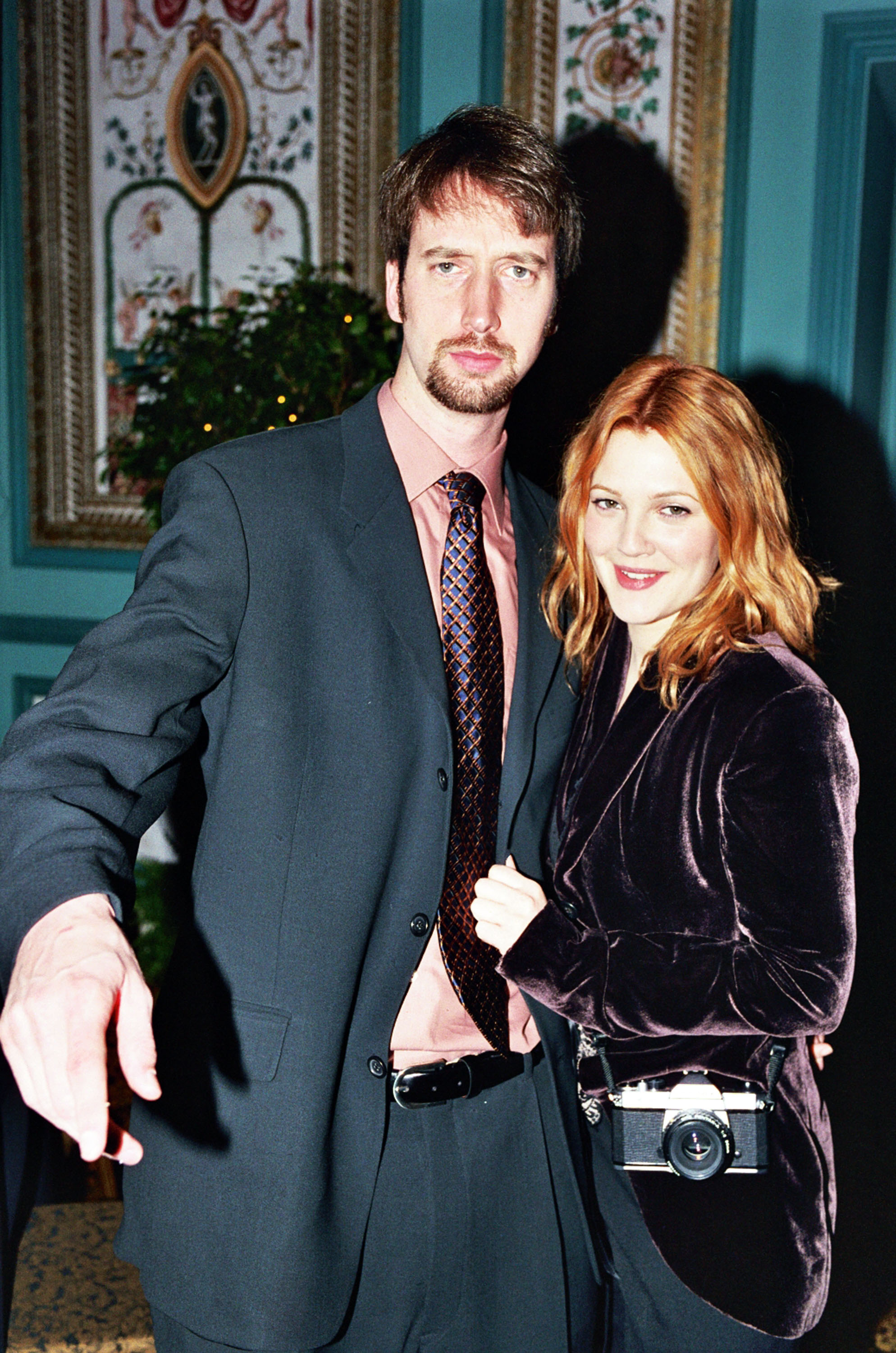 Tom Green and Drew Barrymore at Paris Hotel in Las Vegas, Nevada in 2000 | Source: Getty Images