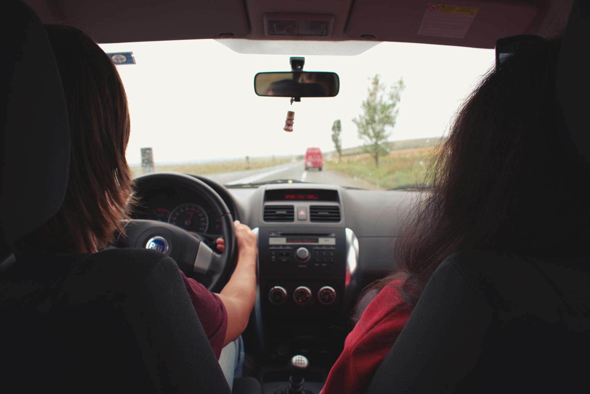 Women sitting in a car | Source: Pexels