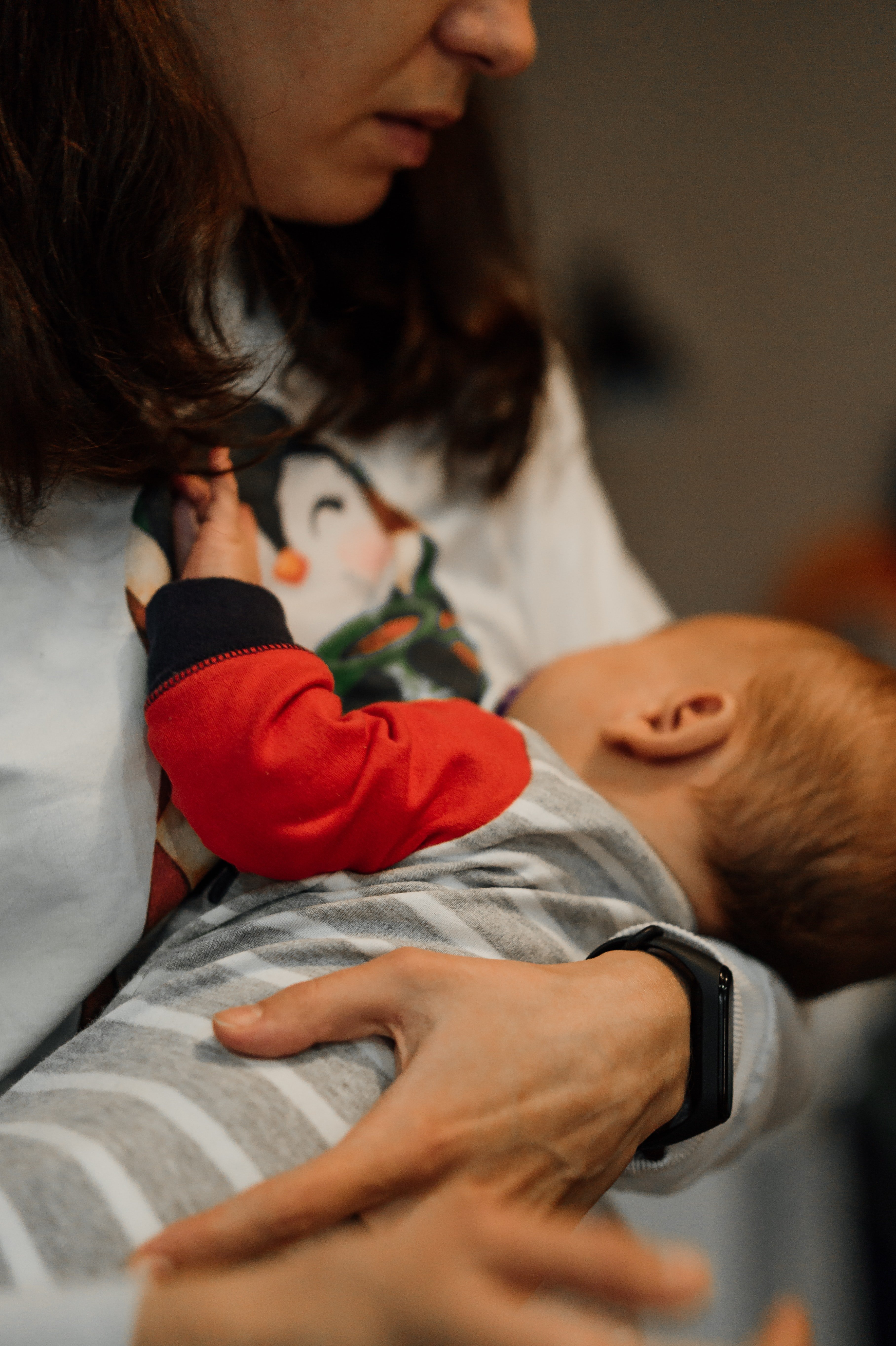 Dylan crossed paths with a woman breastfeeding her baby. | Source: Unsplash