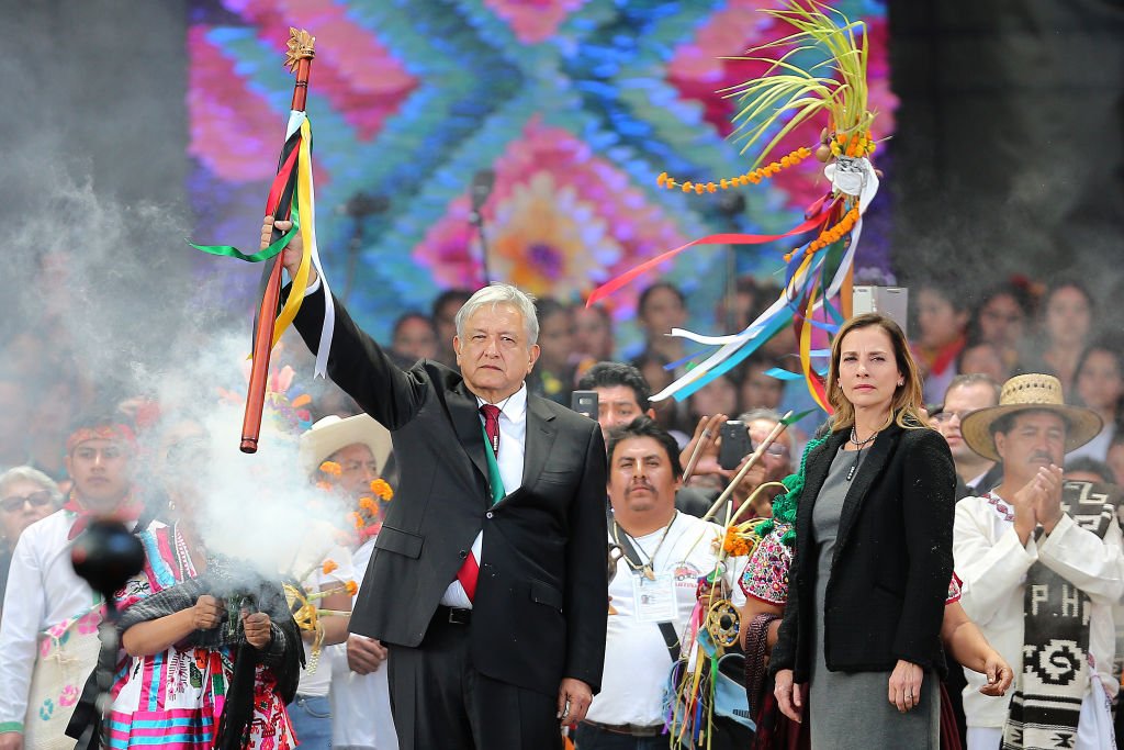 Andrés Manuel López Obrador y su esposa en una ceremonia indígena durante la Investidura Presidencial.| Fuente: Getty Images Andrés Manuel López Obrador y su esposa en una ceremonia indígena durante la Investidura Presidencial.| Fuente: Getty Images