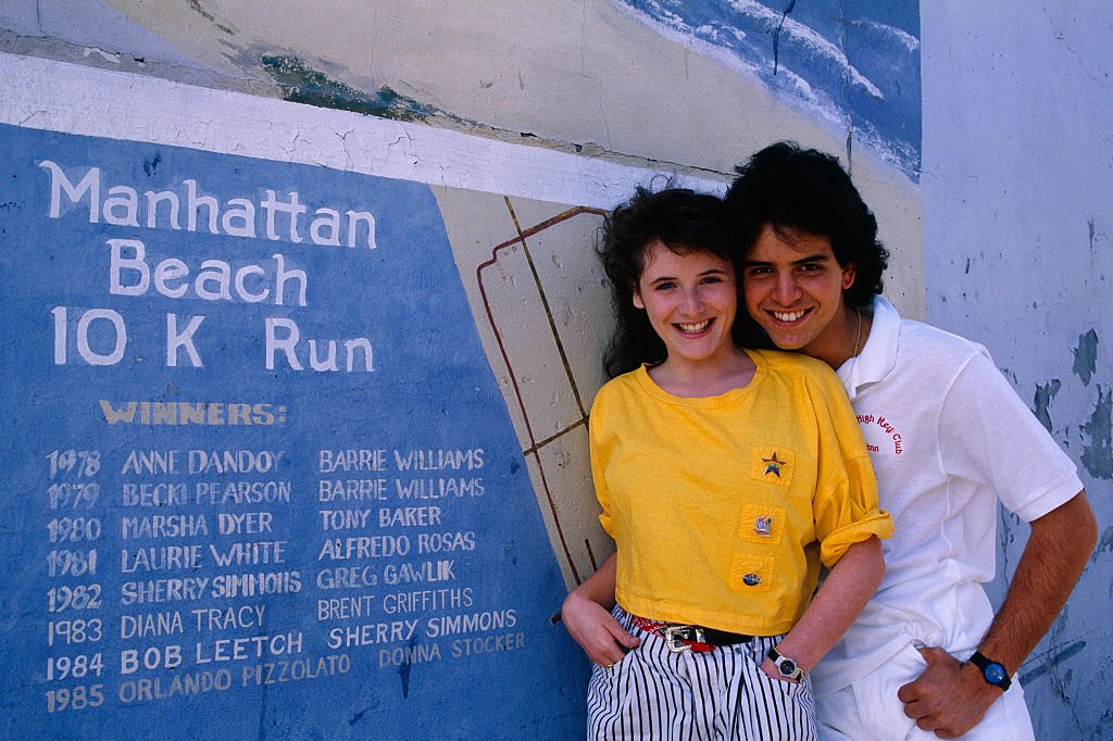 La chanteuse française Elsa Lunghini et le chanteur américain d'origine portugaise Glenn Medeiros, né à Hawaï, à Los Angeles, pour enregistrer leur single "Un Roman d'amitié". | Photo : Getty Images
