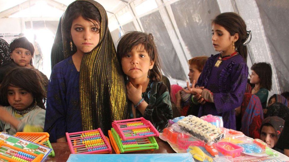 Niñas afganas refugiadas. | Foto: Unicef