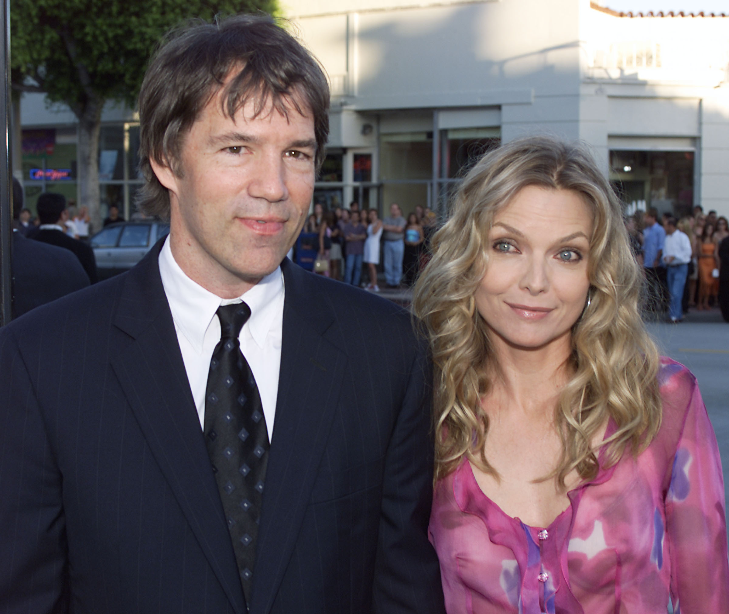 David E. Kelley and Michelle Pfeiffer at the premiere of "What Lies Beneath" in Los Angeles, California, on July 18, 2000 | Source: Getty Images