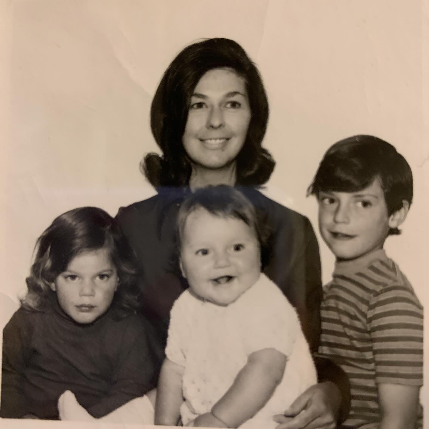 Nancy Guthrie with her kids when they were younger | Source: Facebook/Savannah Guthrie