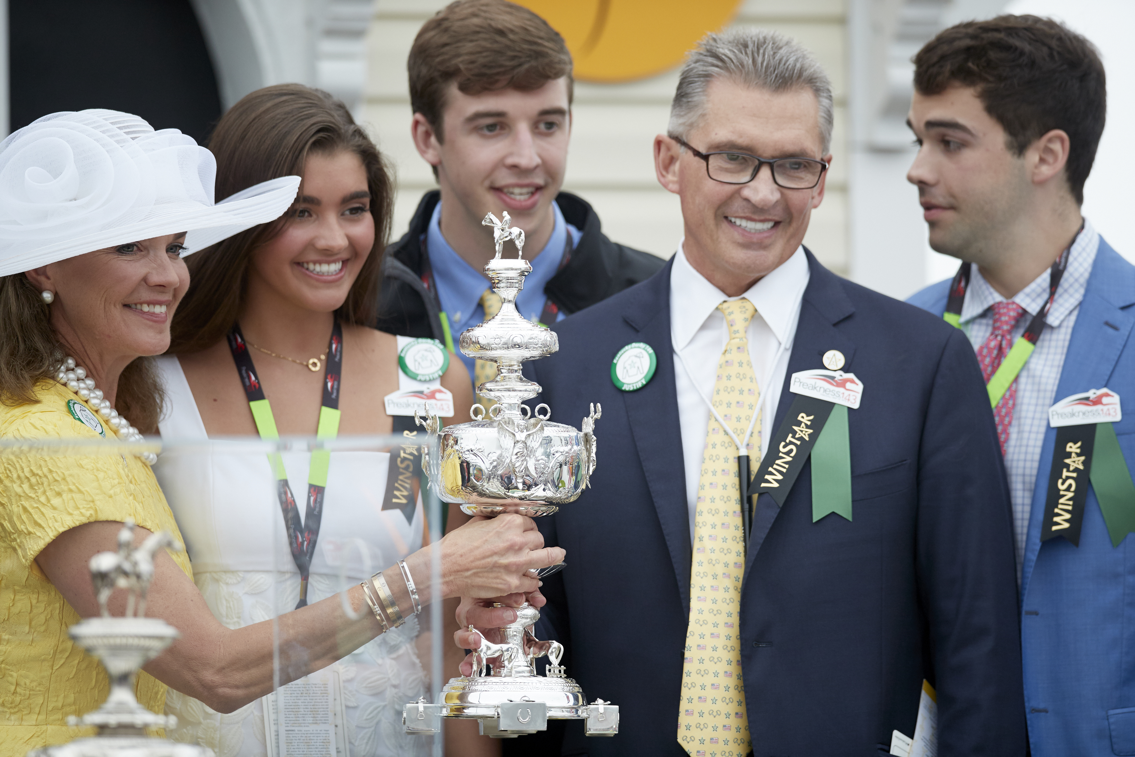 Lisa, Savannah, Grant, Kenny and Preston Troutt posing with their trophy at the 2018 Preakness Stakes on May 19, 2018 in Baltimore |  Source: Getty Images