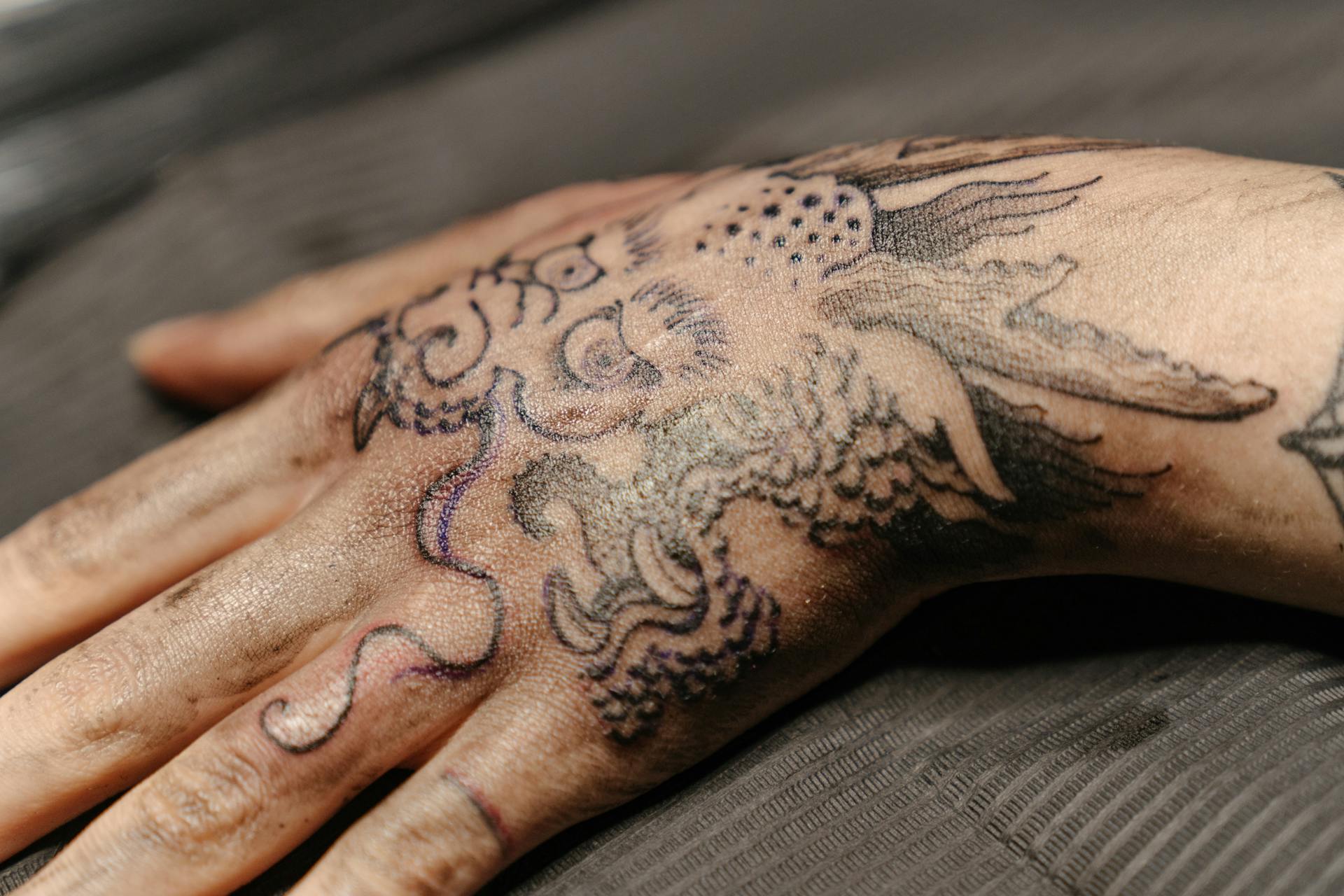 A person with a dragon tattoo | Source: Pexels
