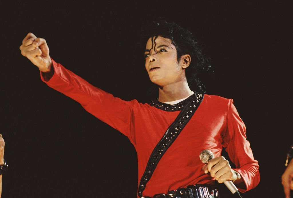 Michael Jackson perfomes on stage in 1987 in Japan | Photo: Getty Images